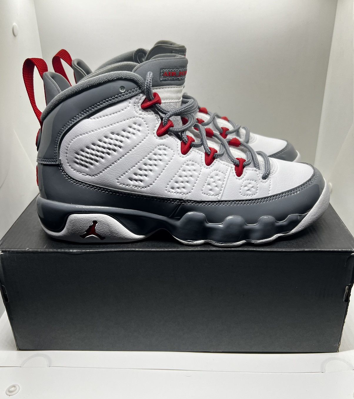 Jordan Brand Air Jordan 9 Retro Fire Red (GS) Size US 6.5 / EU 39-40 - 2 Thumbnail