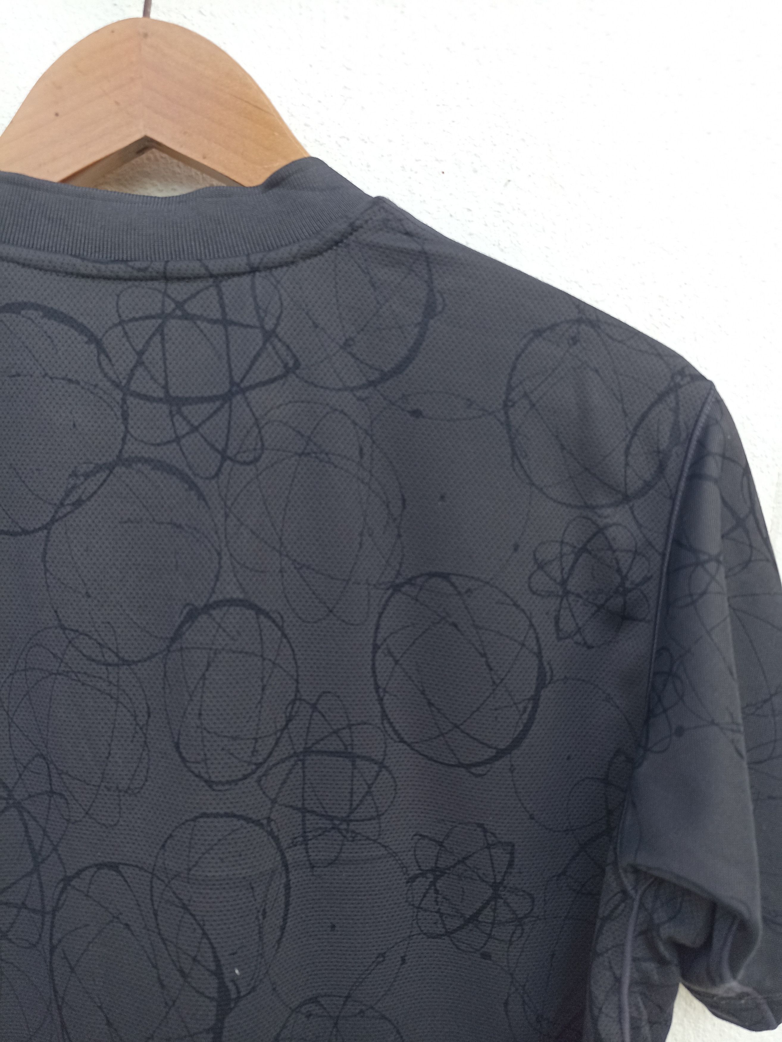 Futura × Uniqlo 🔥 Futura Laboratories X Uniqlo jersey half zipper Size US M / EU 48-50 / 2 - 3 Thumbnail