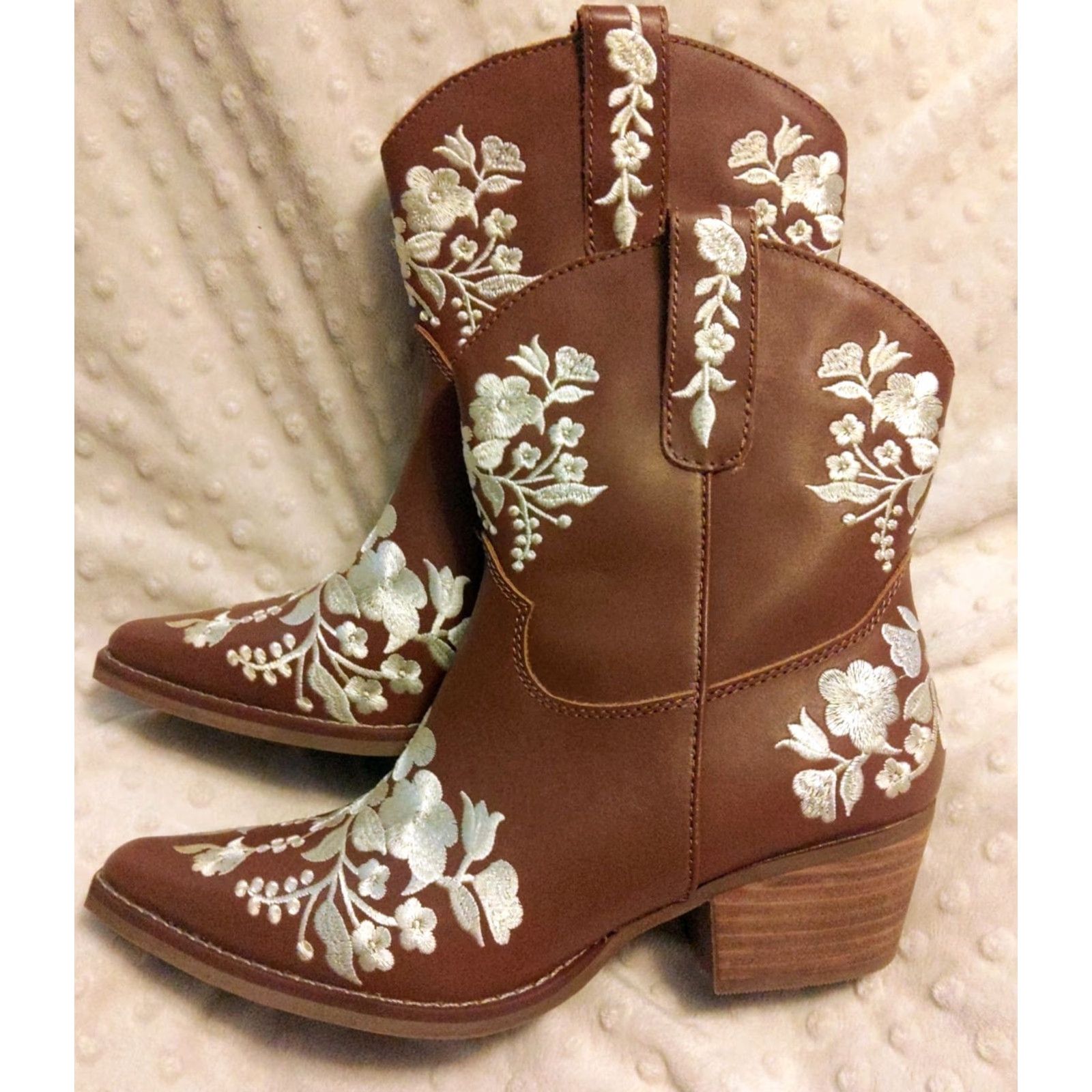 Vintage Dingo Take A Bow Ankle Boots Women Western Floral Embroidered Whiskey Brown Leather 7M Boots Size US 7 / IT 37 - 4 Thumbnail