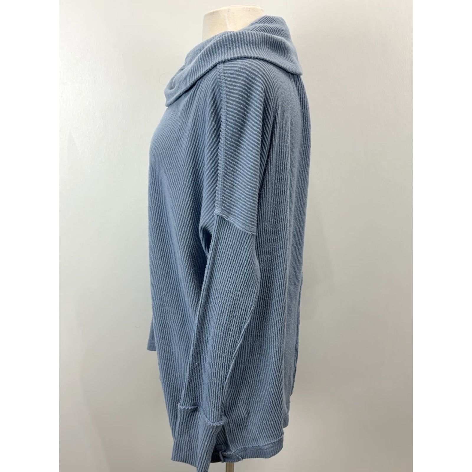 Free People Free People We The Free Juicy Blue Long Sleeve Cowl Neck Top XS Oversized Knit Top Women's Regular Size XS Size XS / US 0-2 / IT 36-38 - 2 Thumbnail