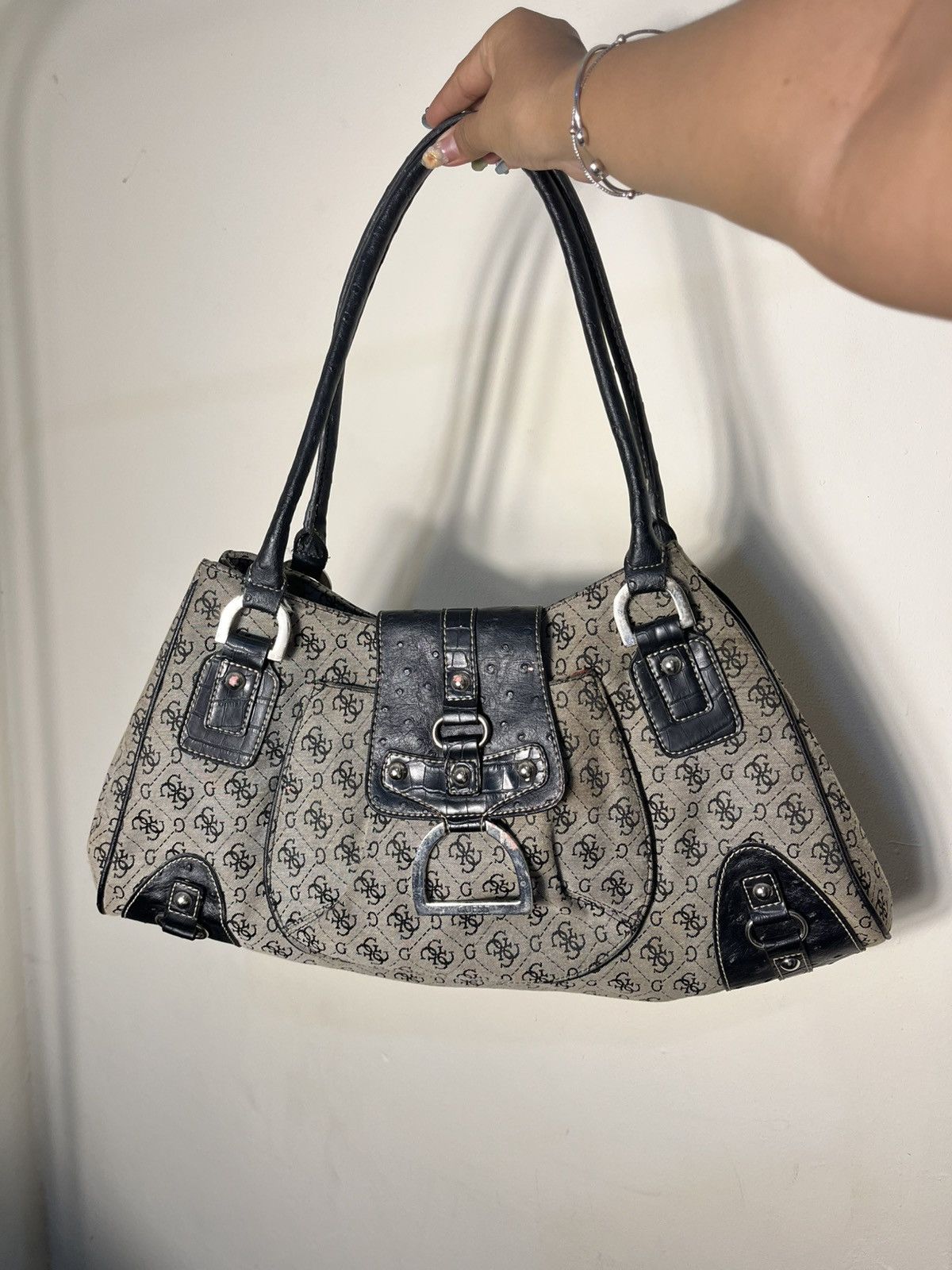 Guess Vtg guess buckled bag Size ONE SIZE - 13 Thumbnail