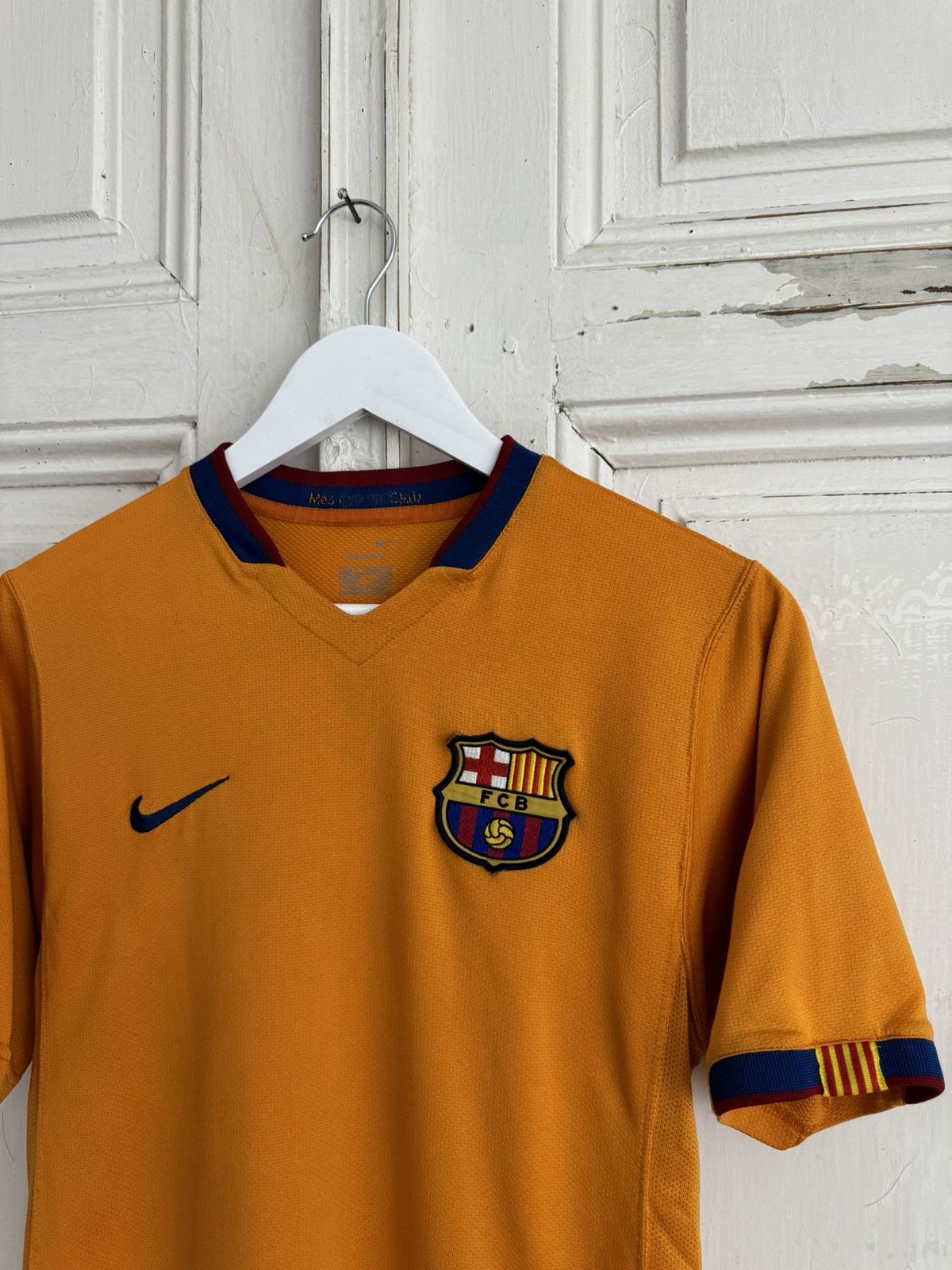 Nike × Vintage Nike Vintage Barcelona 19 Messi 2006 2007 Away Jersey Size US S / EU 44-46 / 1 - 6 Thumbnail