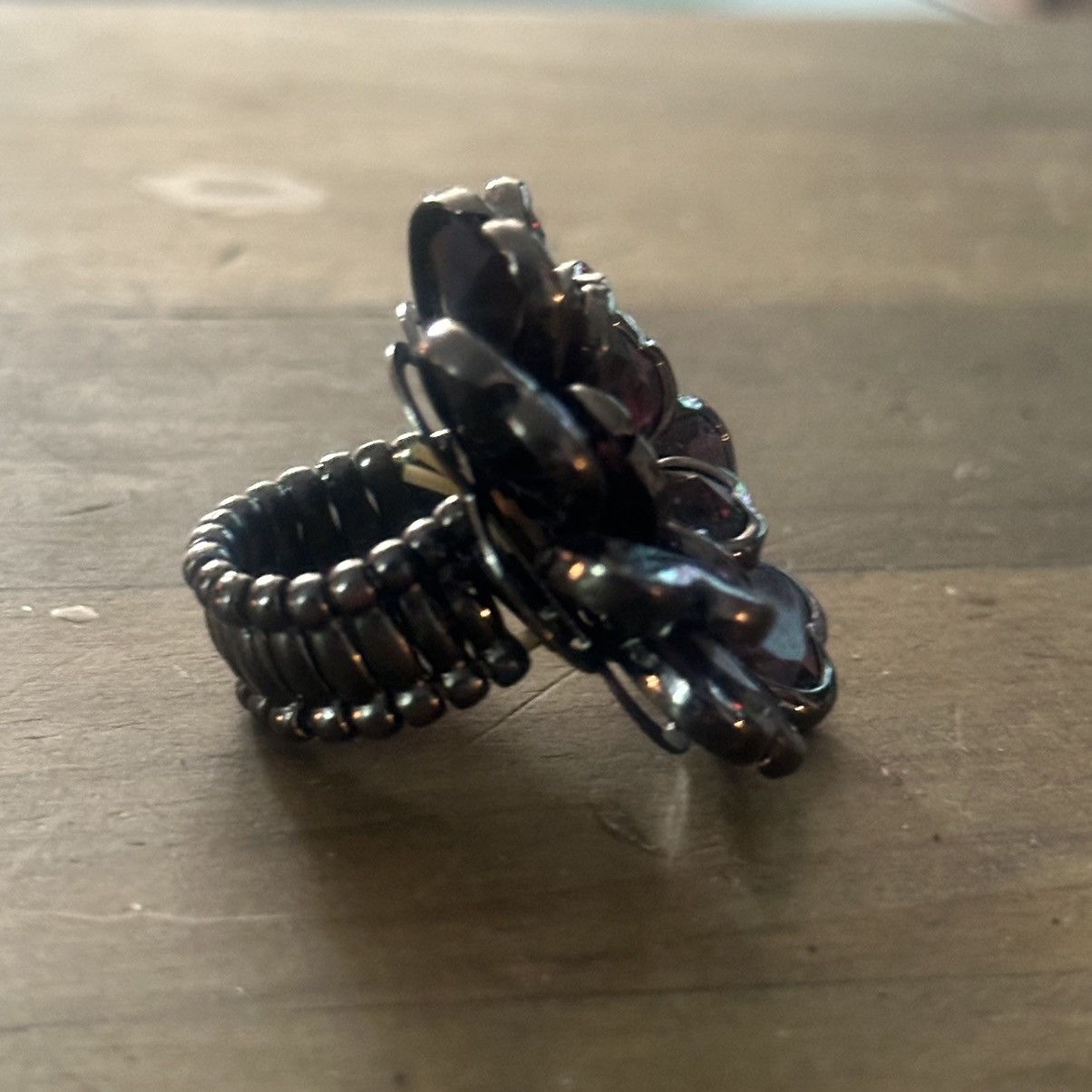 Vintage Vintage black glass flower stretch ring Size ONE SIZE - 4 Thumbnail