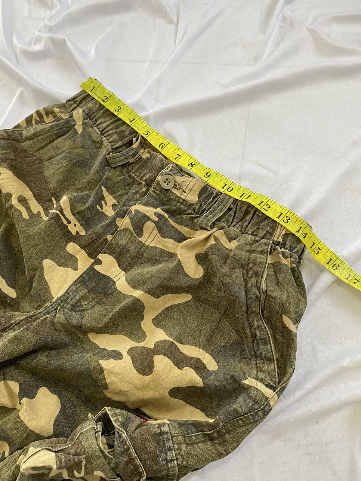 Japanese Brand Hugecko Cargo pants with a camouflage motif Size US 29 - 10 Thumbnail