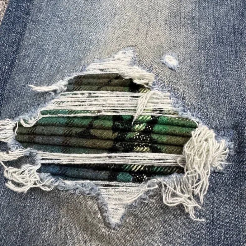 Amiri Amiri Size 30 Worn-out, damaged, and patched jeans Size US 30 / EU 46 - 3 Thumbnail