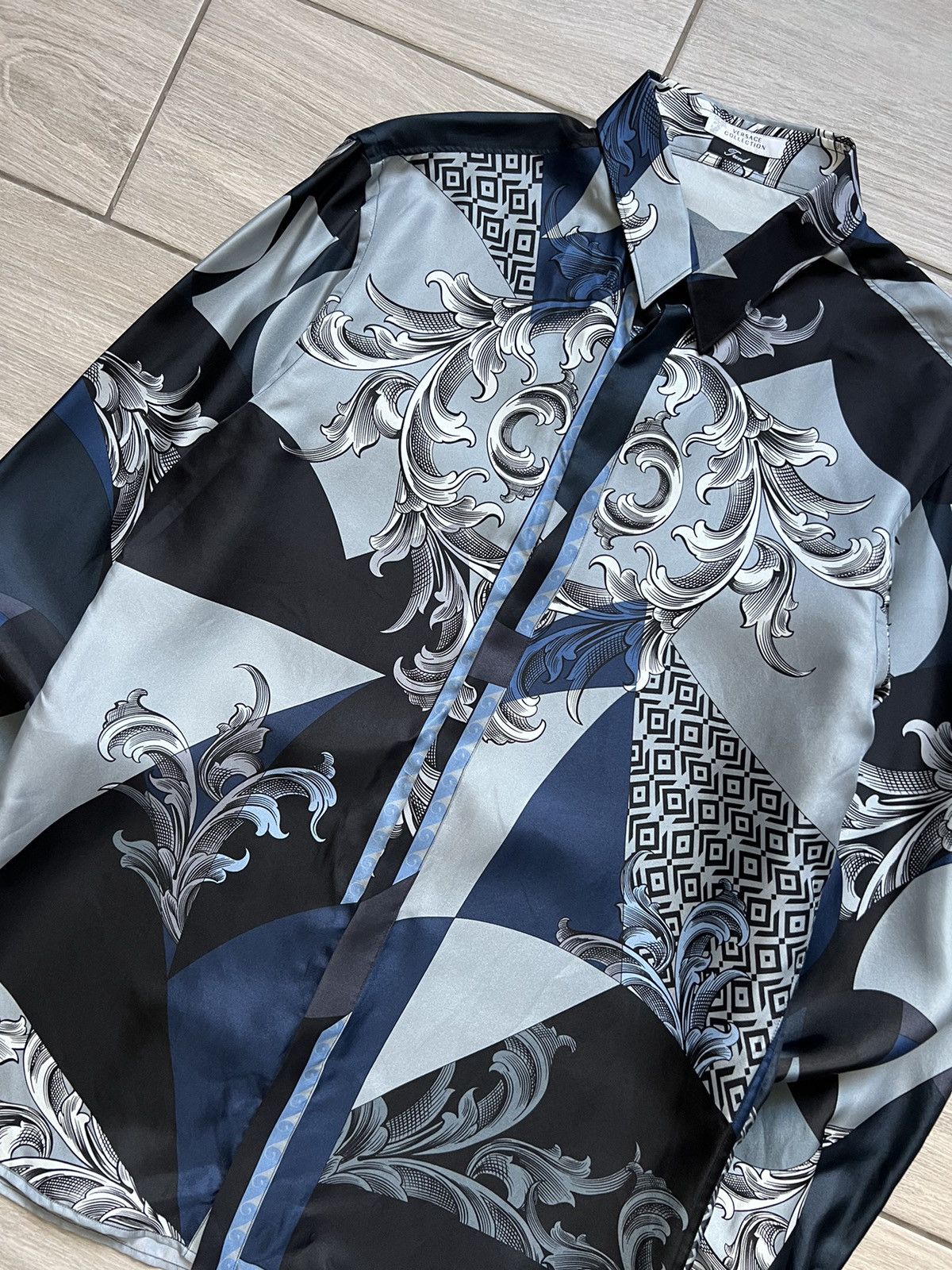 Versace Vintage 90s Versace Shirt Button Up Size US L / EU 52-54 / 3 - 4 Thumbnail