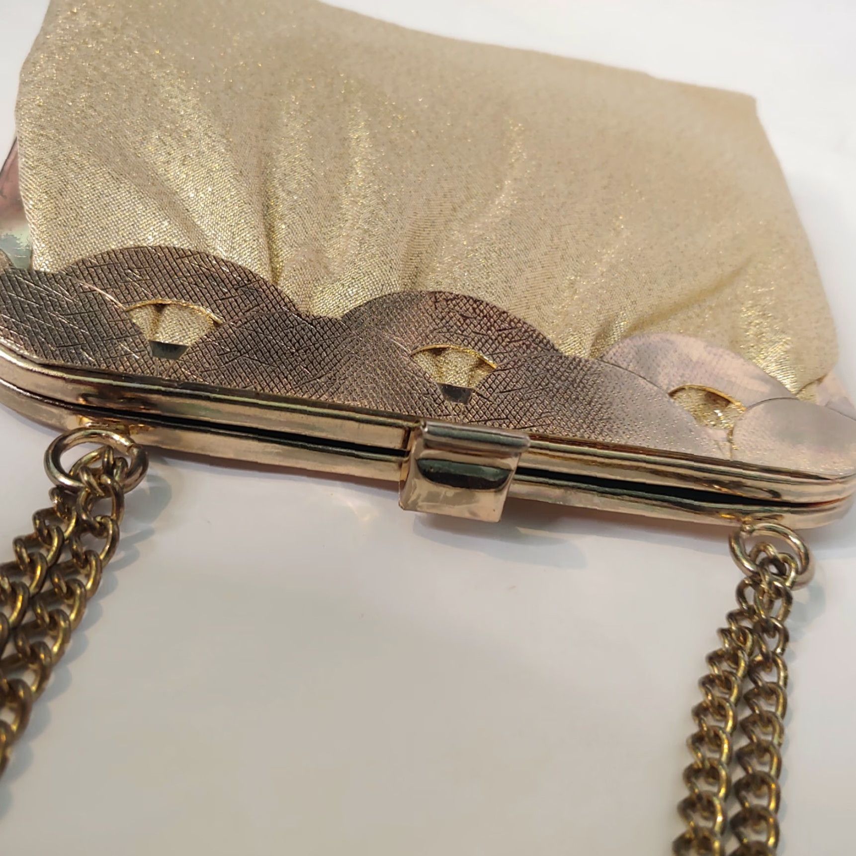 Vintage VINTAGE Gold Purse Eveningwear Clutch Handbag Formal Chain 7"x8" Women Purse, Gold, Polyester, Unbranded, Scalloped Edges Size ONE SIZE - 5 Thumbnail