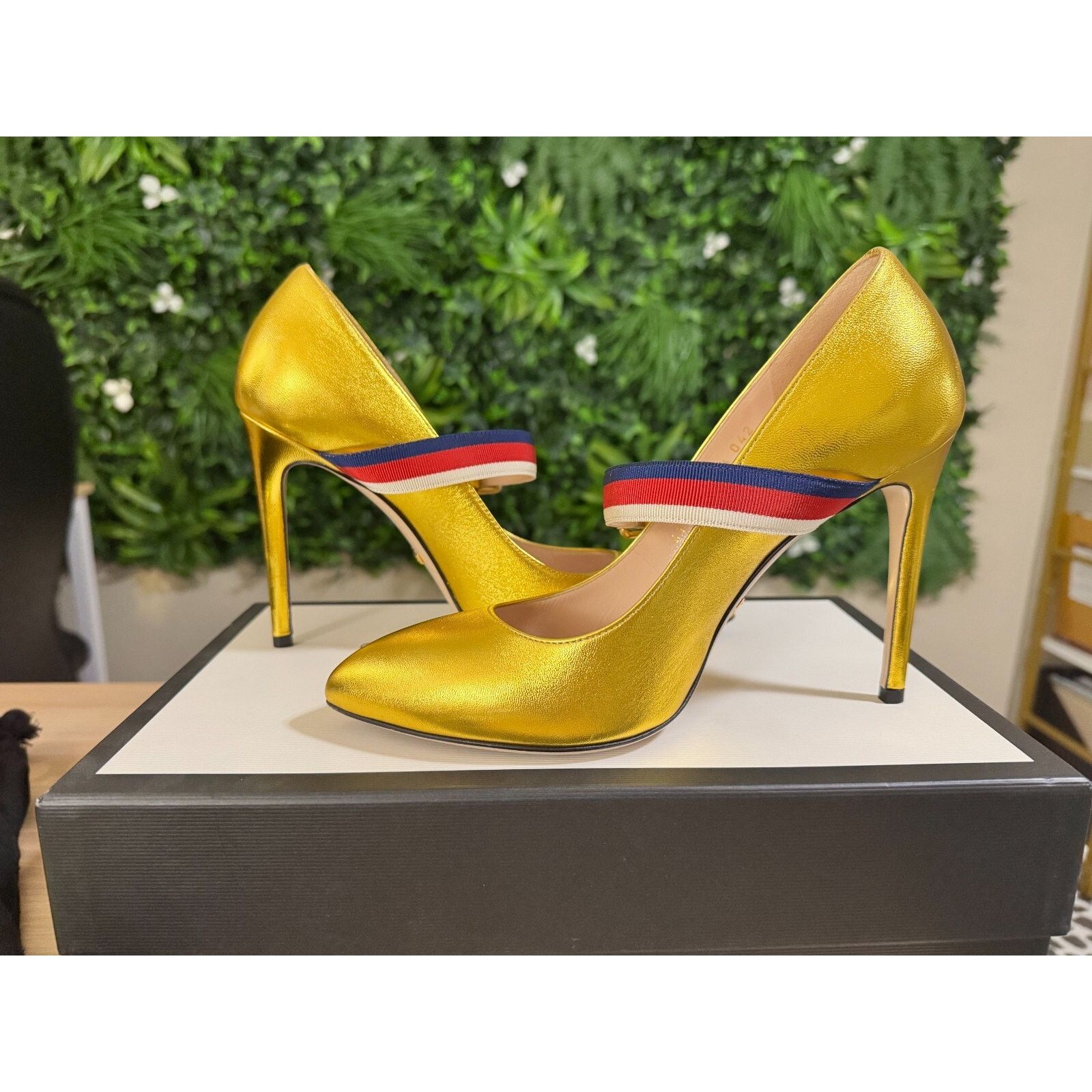 Gucci Gucci RARE Sylvie GOLD Mary Jane Heels 7/37.5 Size US 7 / IT 37 - 2 Thumbnail