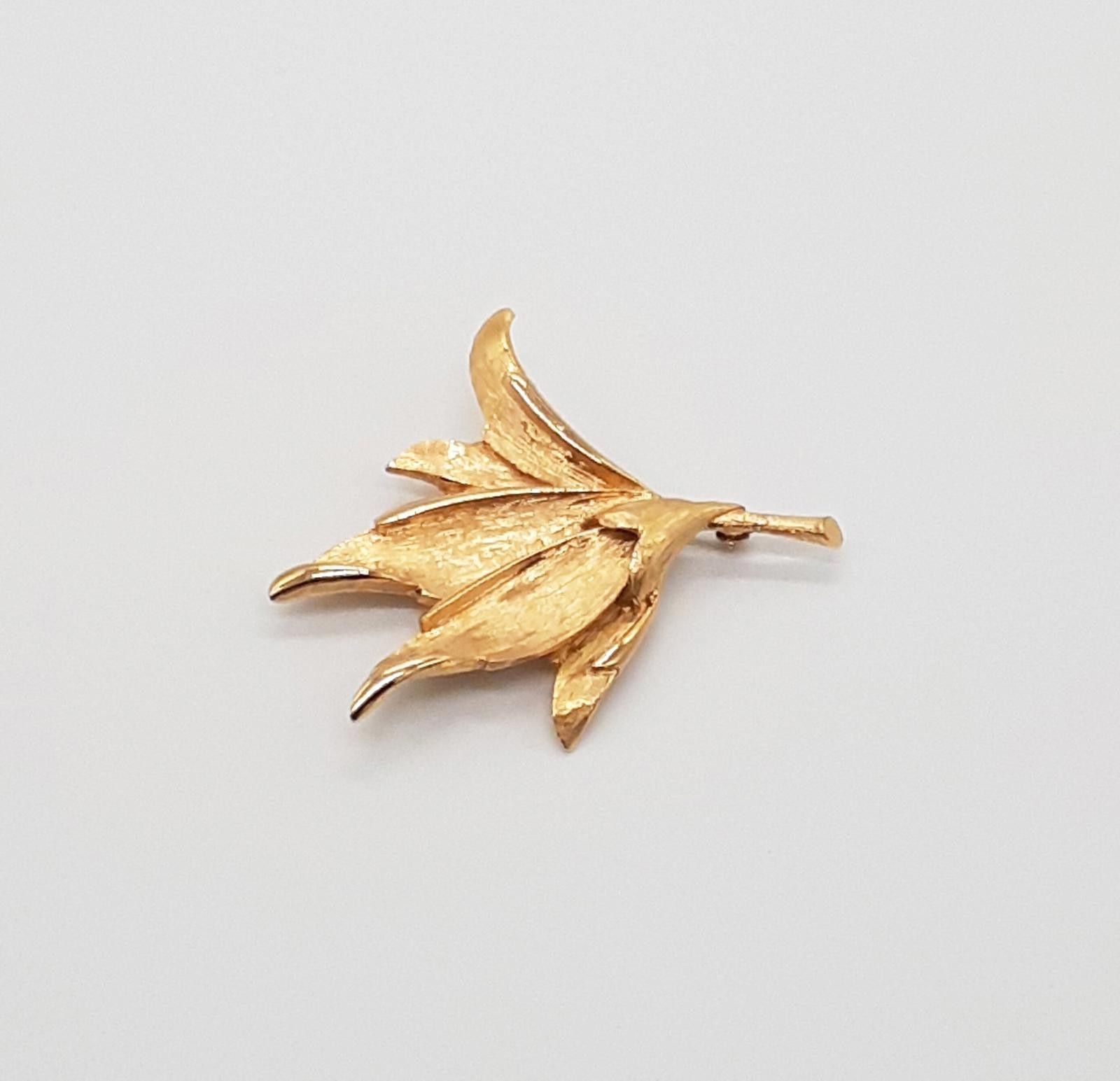 Designer Vintage 14K Plated Gold Floral Brooch - Elegant Leaf Design Size ONE SIZE - 1 Thumbnail