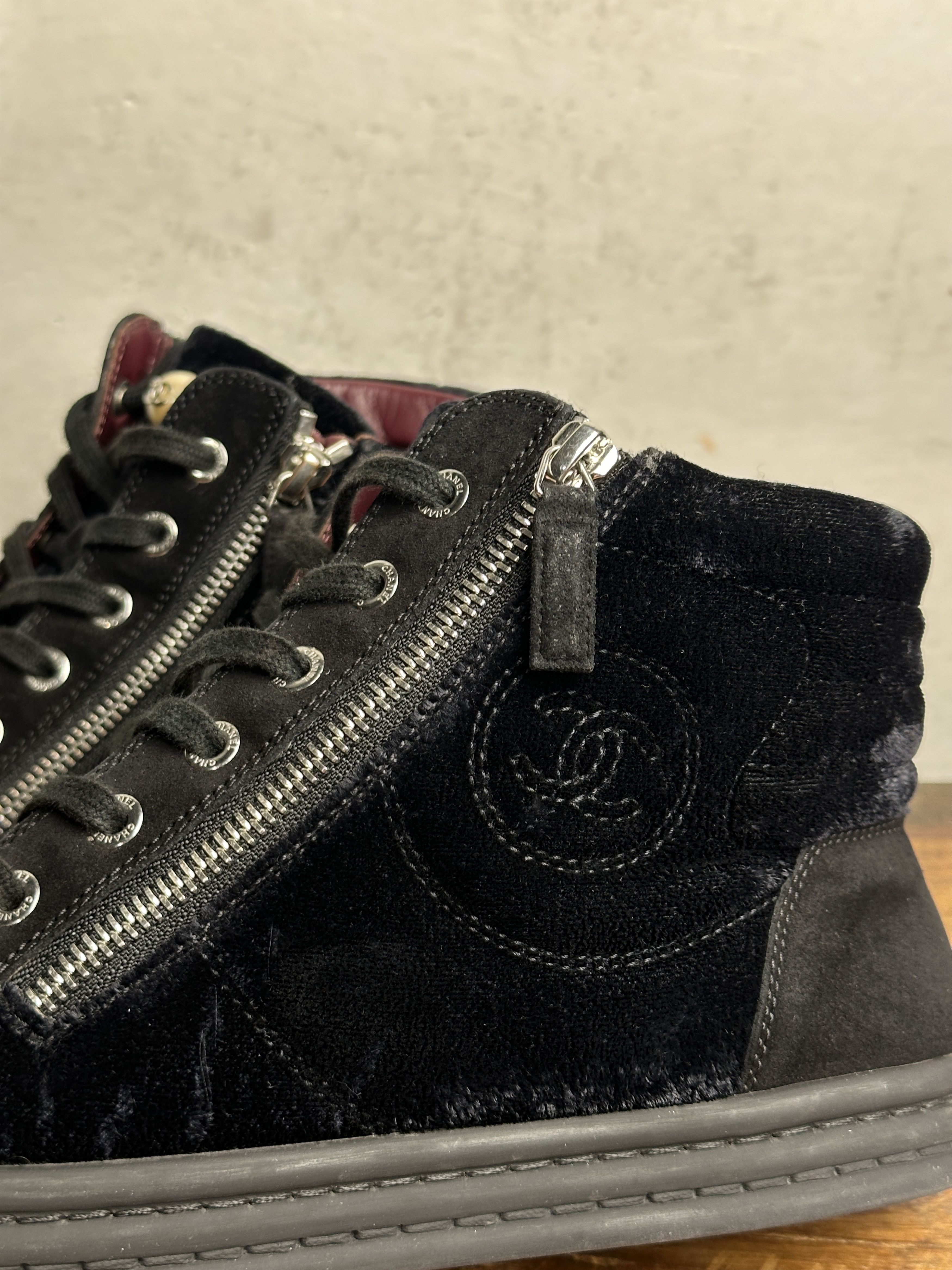 Chanel Chanel Velvet Pearl Logo Sneakers Size US 9 / IT 39 - 7 Thumbnail