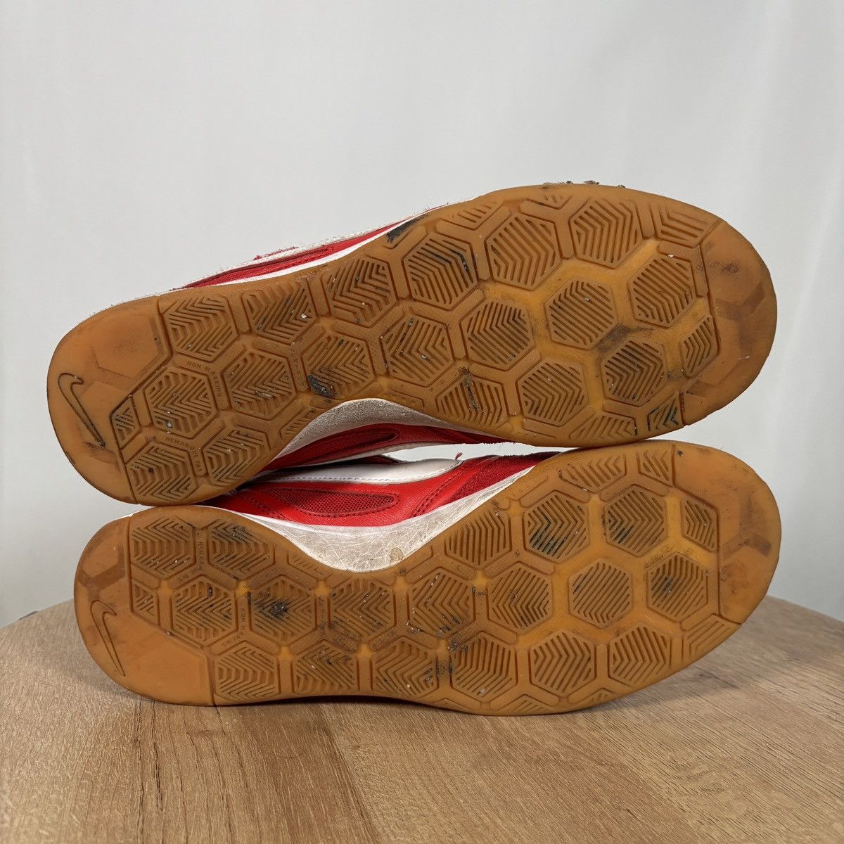 Nike SB Nike SB Gato University Red Used 10M Size US 10 / EU 43 - 6 Thumbnail