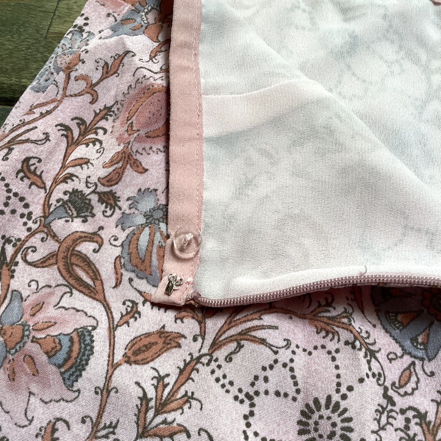 Pinko Sigrid Olsen Sport Skirt Women 6 Midi Dusty Pink Floral Rayon Back Zip Lined A-Line Casual Business Travel Summer Spring Fall Size 28" / US 6 / IT 42 - 7 Thumbnail