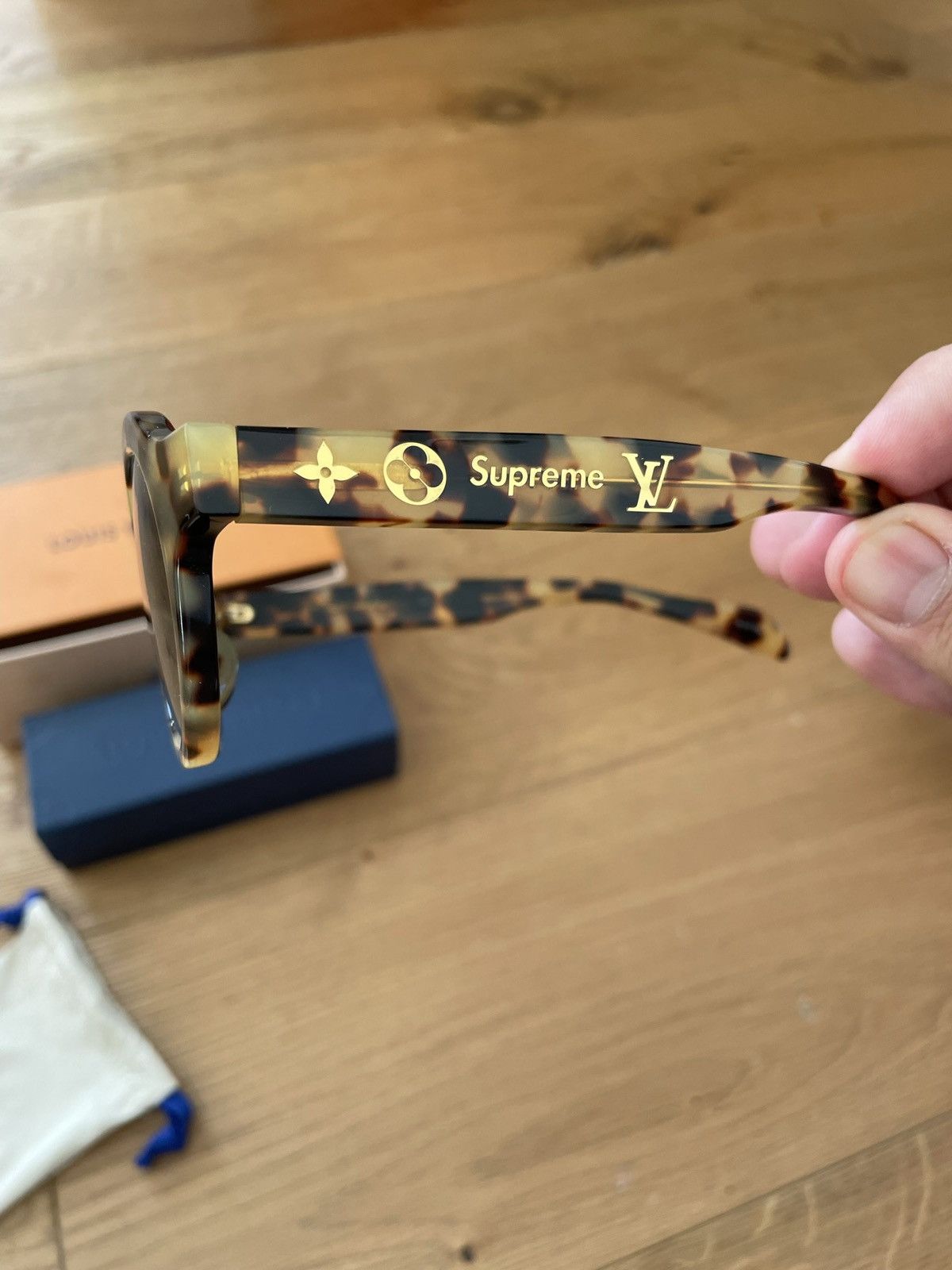 Louis Vuitton × Supreme Supreme x Louis Vuitton Downtown Sunglasses Size ONE SIZE - 2 Thumbnail