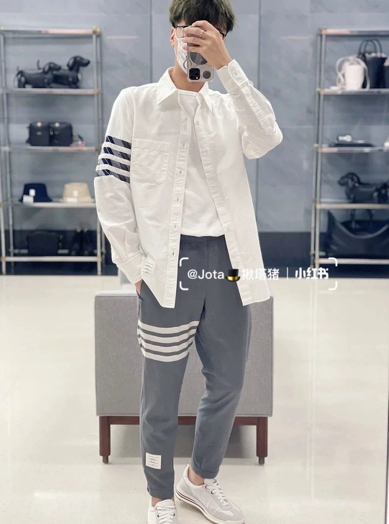 Thom Browne Thom BrowneClassic four-bar shirt 2503-Nextarrow Size US XS / EU 42 / 0 - 8 Thumbnail