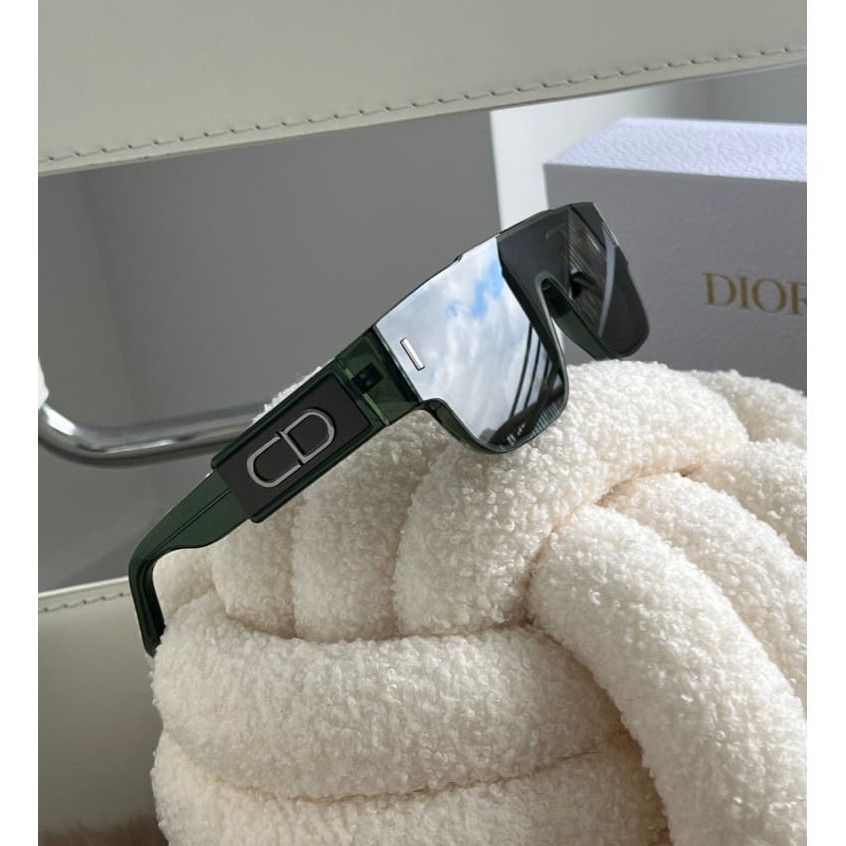 image of New Dior Cd M1I Sunglasses In Olive Green $620, Men's