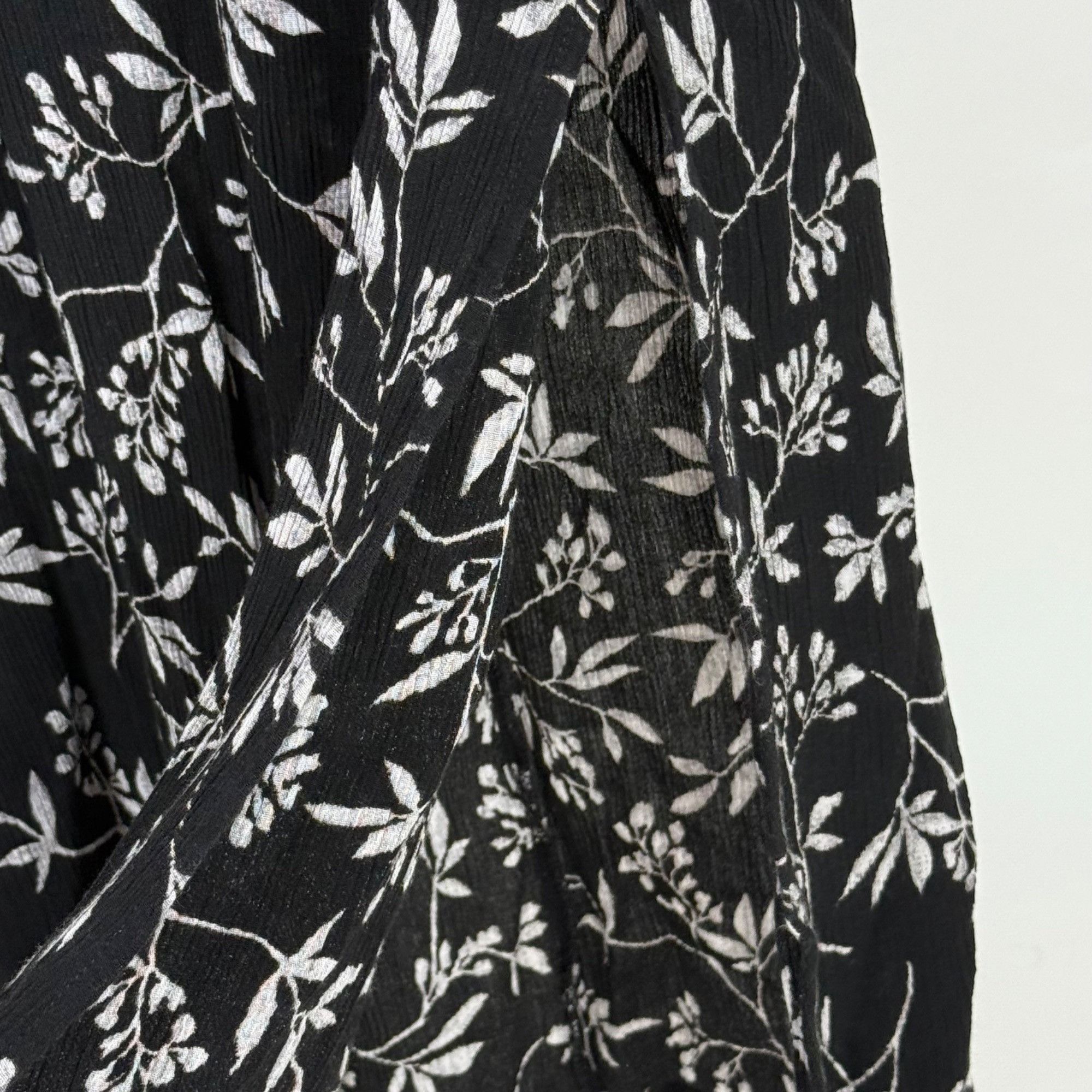 Other Norton McNaughton Midi Skirt Black Floral Lightweight Elasti Size 26" / US 2 / IT 38 - 5 Thumbnail