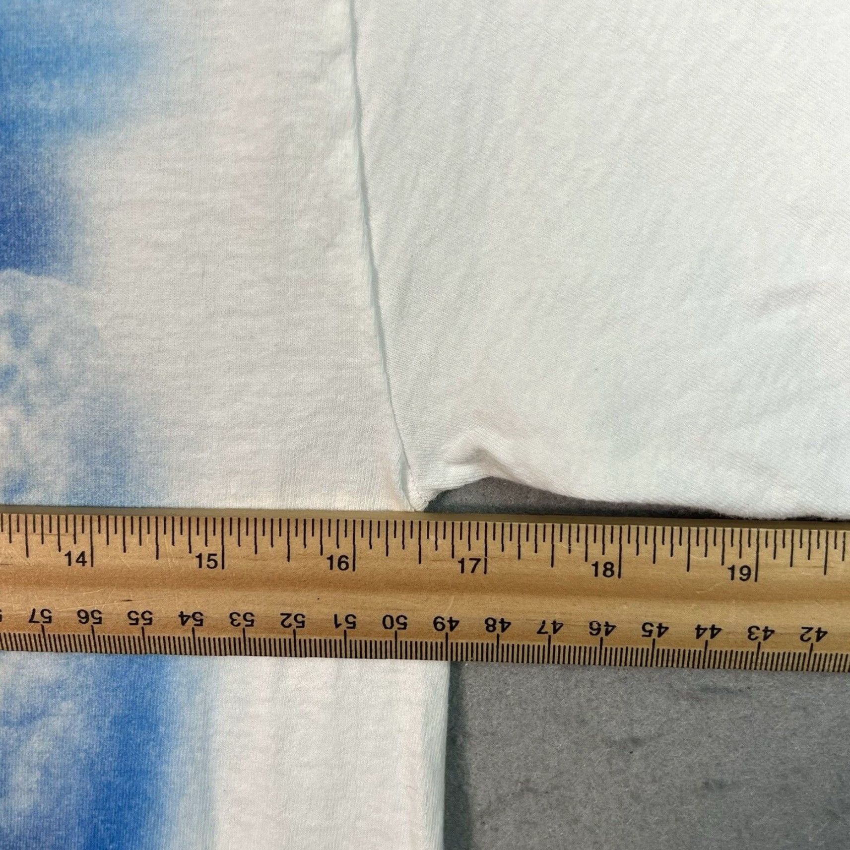 Vintage VINTAGE Surf Style Beach T-Shirt Adult Small White Air Brush Shark Mens Size US S / EU 44-46 / 1 - 3 Thumbnail