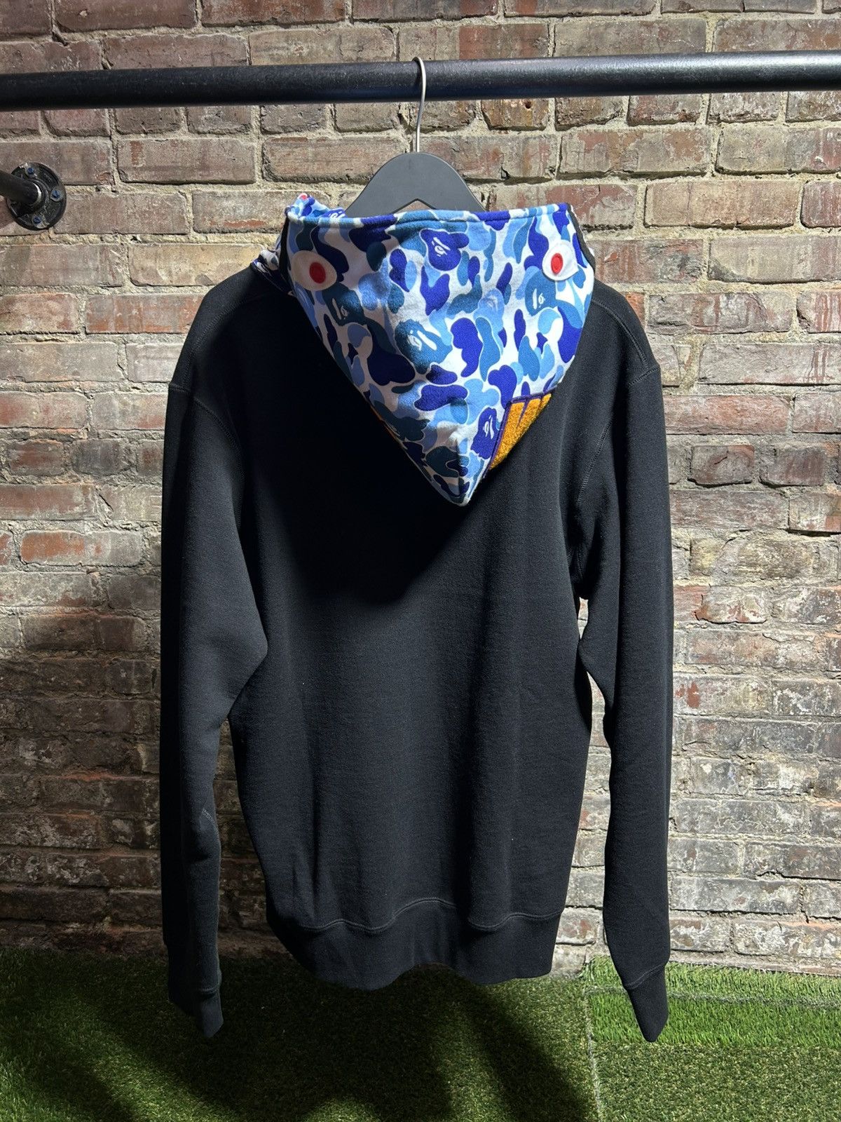 Bape Bape Camo Shark Pullover Hoodie Size US XL / EU 56 / 4 - 2 Thumbnail