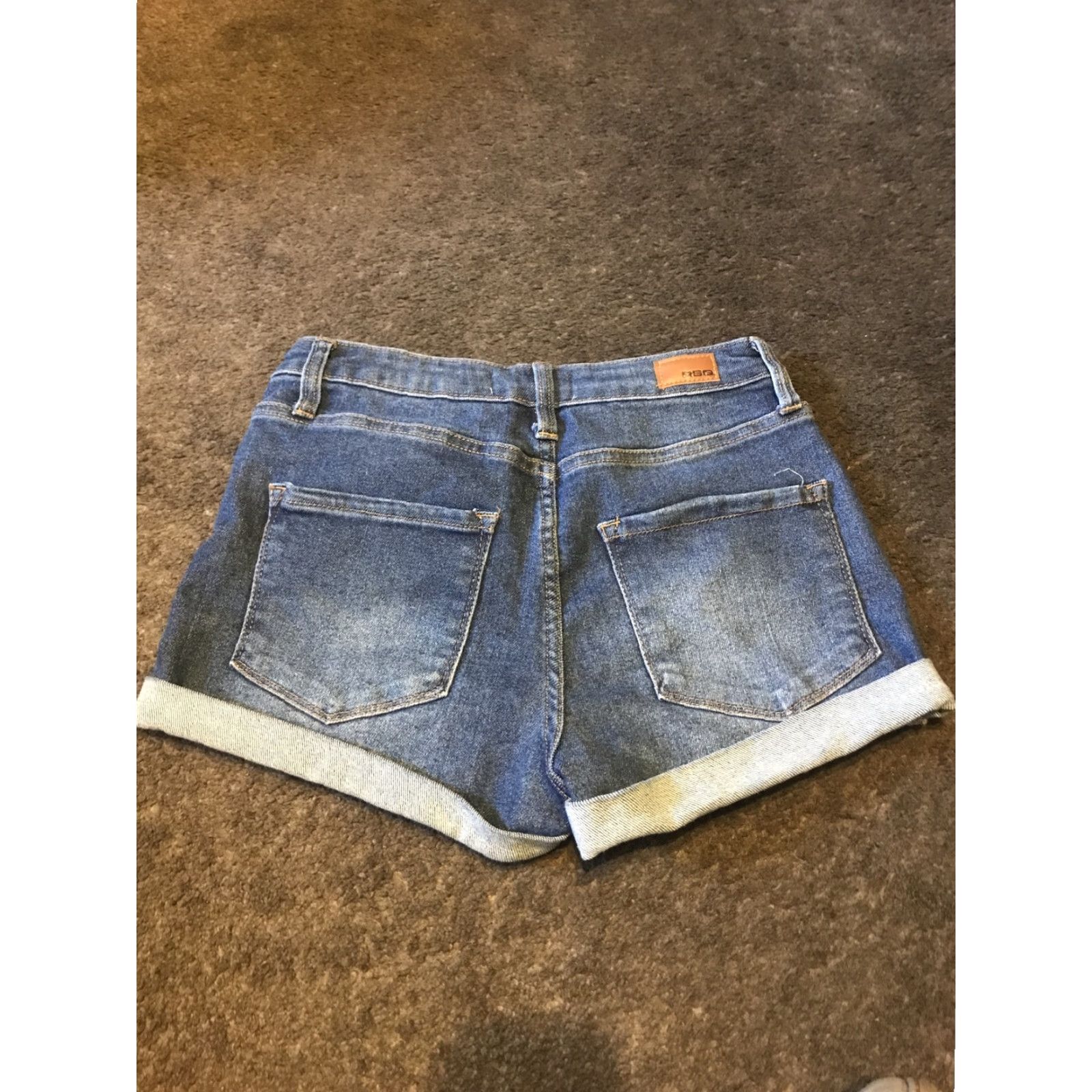 Rsq RSQ Denim Shorts Women's 25 Blue High Rise Cuff Cotton Blend Stretch Short, 5-Pocket, Zip, Button, Regular, Medium Wash, Pop Modern Womens Shorts Size 42" / US 20 - 3 Thumbnail