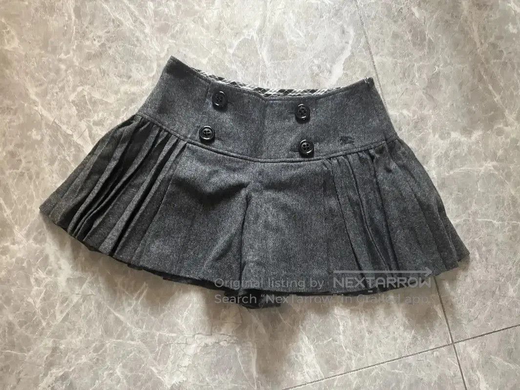 Burberry Burberry Grey Wool-Blend Women's Shorts. Size 23" - 1 Thumbnail