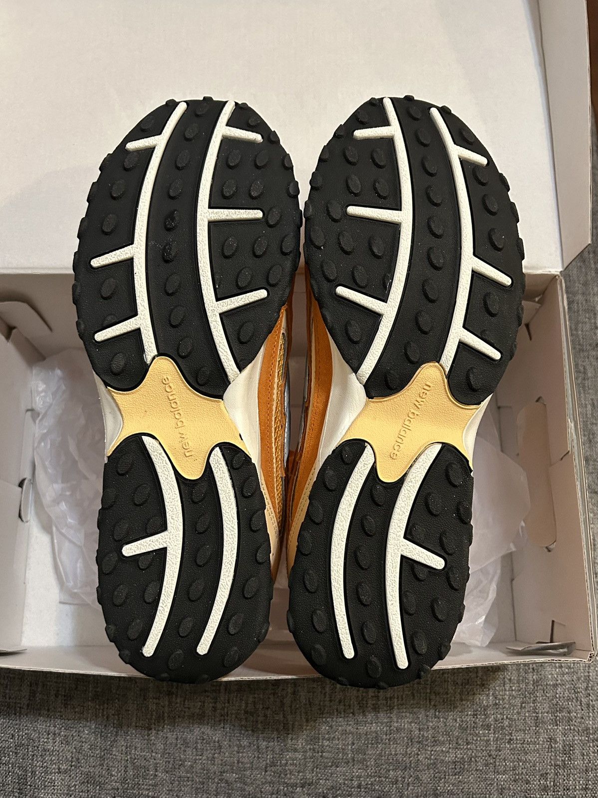 Kith × New Balance BRAND NEW New Balance x Kith Orange 204L Size US 9 / EU 42 - 6 Thumbnail