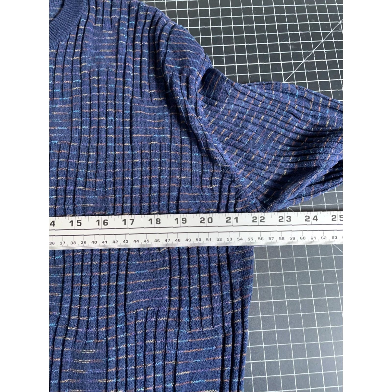 Vintage Jhane Barnes Silk Sweater Men's Large Blue Textured Check Lightweight Crewneck Pullover Knit Casual Long Sleeve Dry Clean Only Mens L Blue Silk-Blend Size US L / EU 52-54 / 3 - 5 Thumbnail