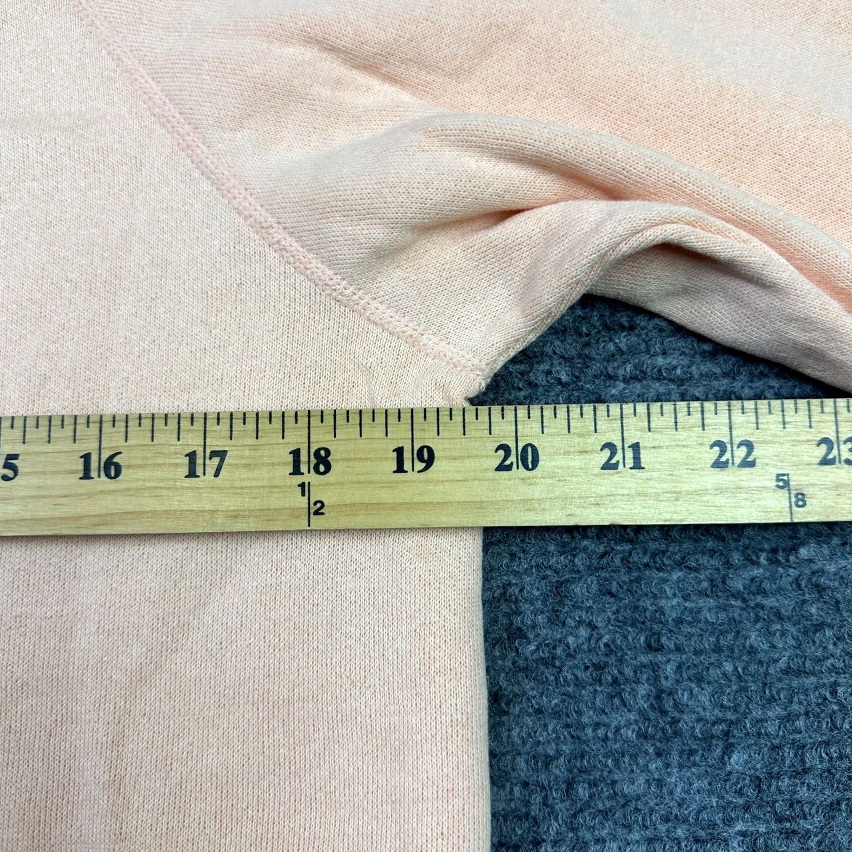 Vintage VINTAGE Bassett Walker Raglan Crewneck Sweatshirt Adult M 50/50 Cotton Polyester Pastel Orange 90s Mens Womens Unisex Sweatshirt Size US M / EU 48-50 / 2 - 7 Thumbnail