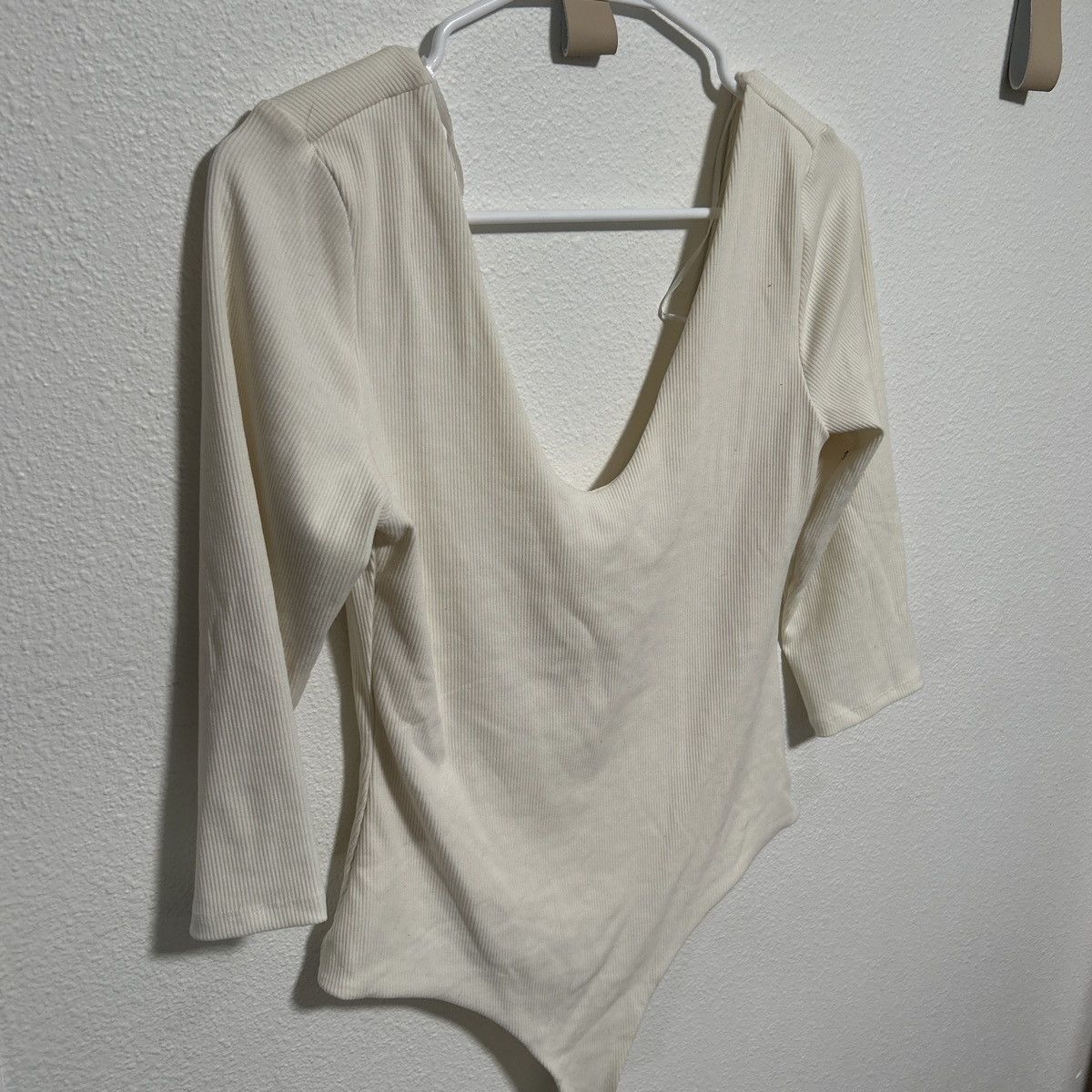 H&M H&M Woman’s Cream Body Suit in size XS Size XS / US 0-2 / IT 36-38 - 2 Thumbnail
