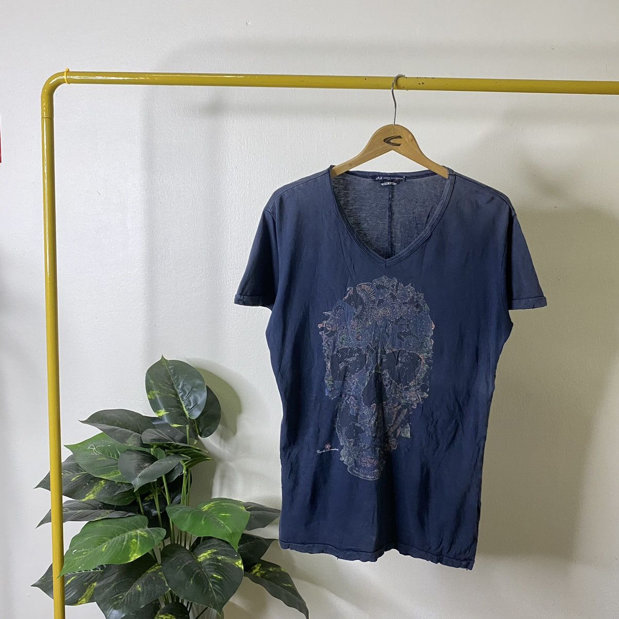 Daniele Alessandrini Daniele Allesandrini Skulls V Neck Tee Made in Italy Size US M / EU 48-50 / 2 - 1 Thumbnail