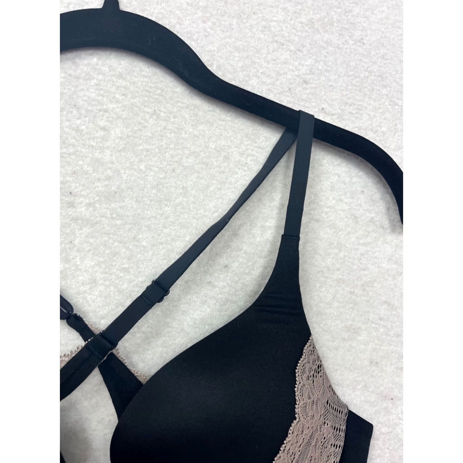 Victoria's Secret Victoria's Secret Lace Trim Push Up Bra Cross Back Design 34B Womens Black, Nylon Elastane, Front Clip, Like New, Pre-Owned, 548A Size ONE SIZE - 5 Thumbnail