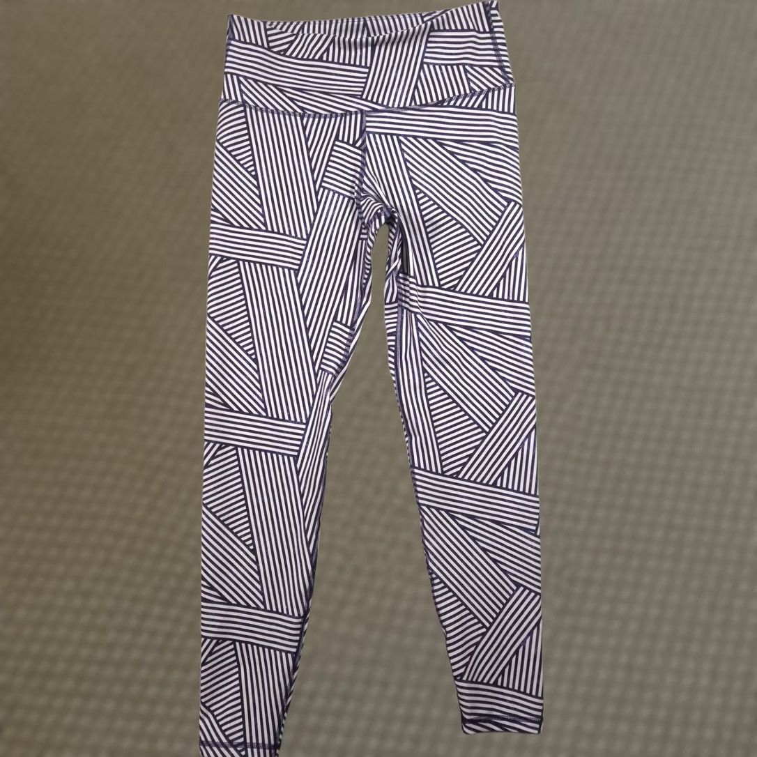 Old Navy Old Navy Go-Dry Leggings Womens Large Blue Stripe High Rise Ankle Athletic Yoga Size 36" / US 14 / IT 50 - 1 Thumbnail