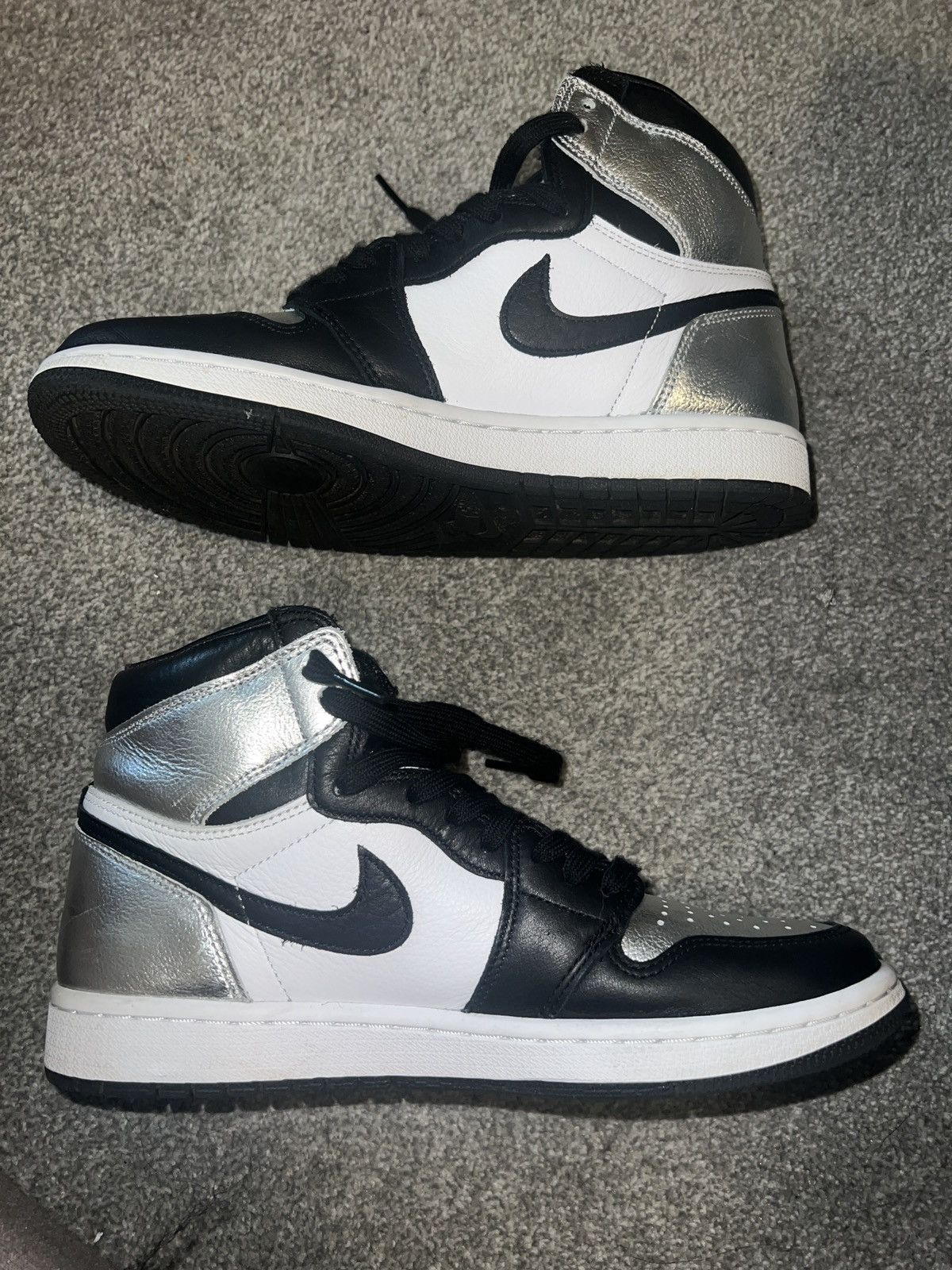 Jordan Brand WMNS JORDAN 1 RETRO HIGH OG 'SILVER TOE' Size US 8.5 / IT 38.5 - 2 Thumbnail