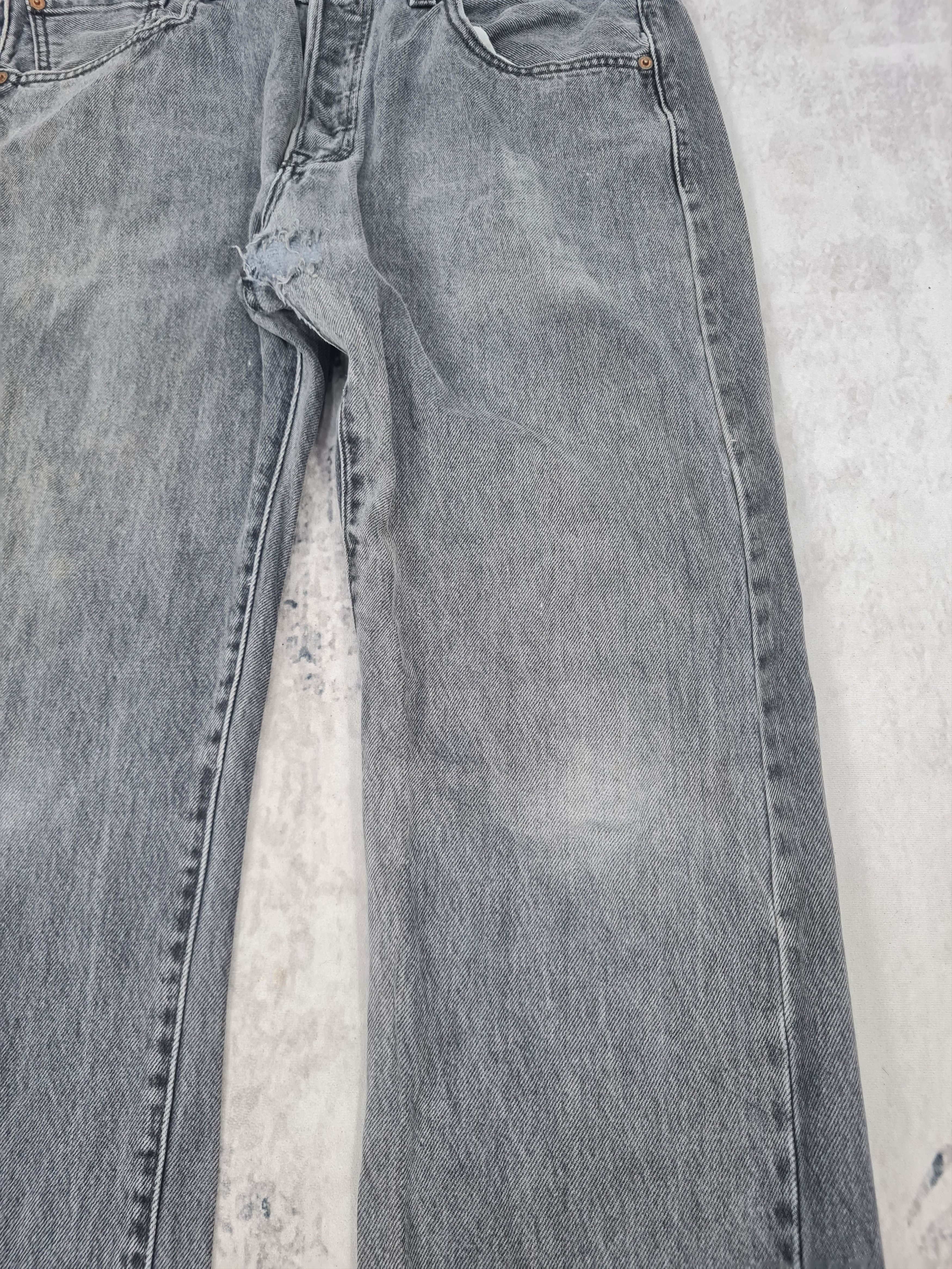 Levi's Vtg LEVIS 501 Black Sun Faded Ripped Jeans L0398 Size 34X33 Size US 34 / EU 50 - 4 Thumbnail