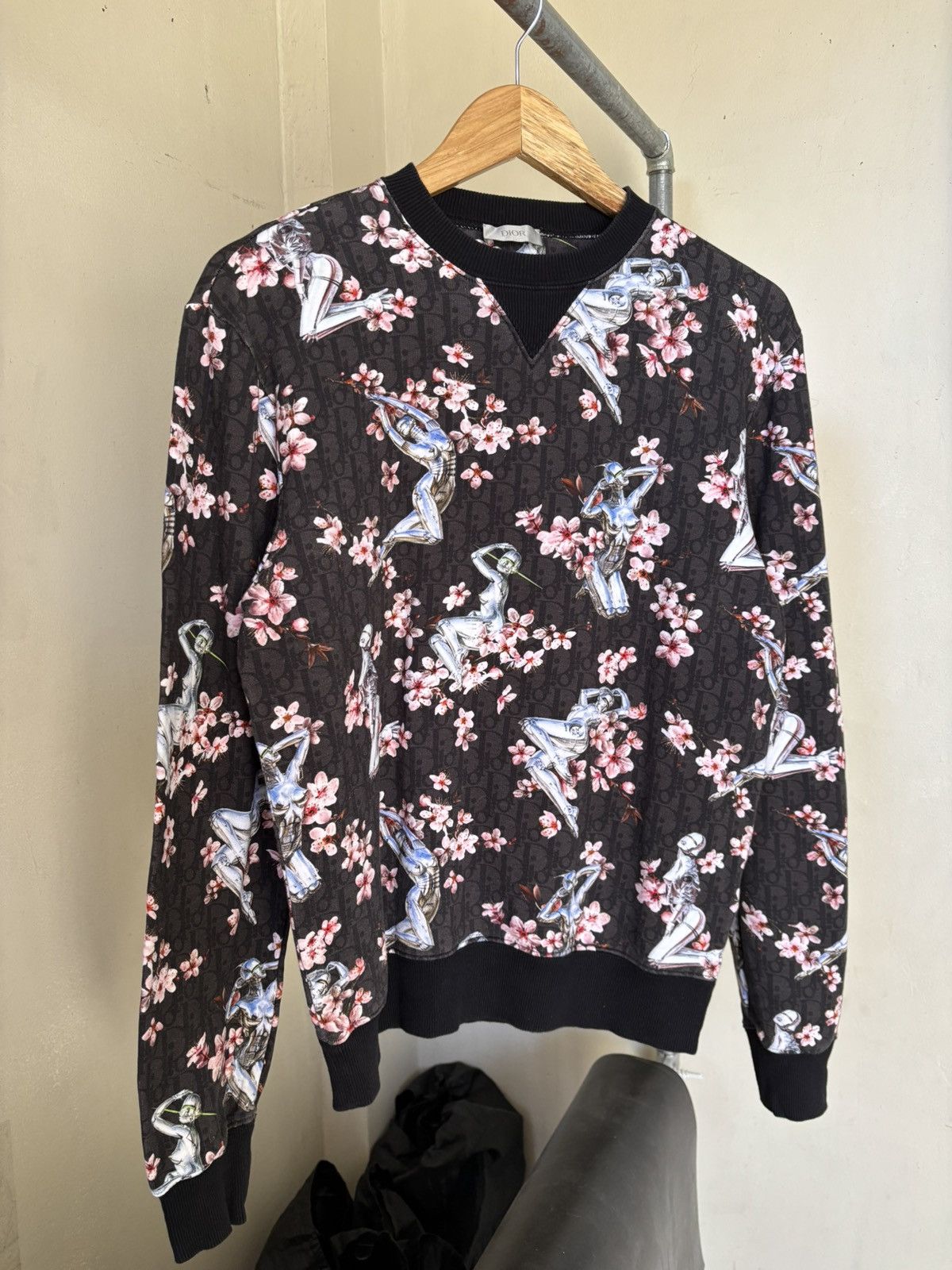 Dior Dior FW19 x Hajime Sorayama - Sexy Robot Crewneck Size US XS / EU 42 / 0 - 3 Thumbnail