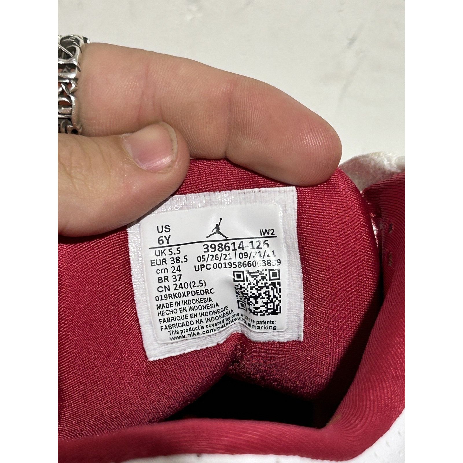 Jordan Brand JORDAN 3 RETRO CARDINAL RED SIZE 6Y PREOWNED Size US 6 / EU 39 - 2 Thumbnail