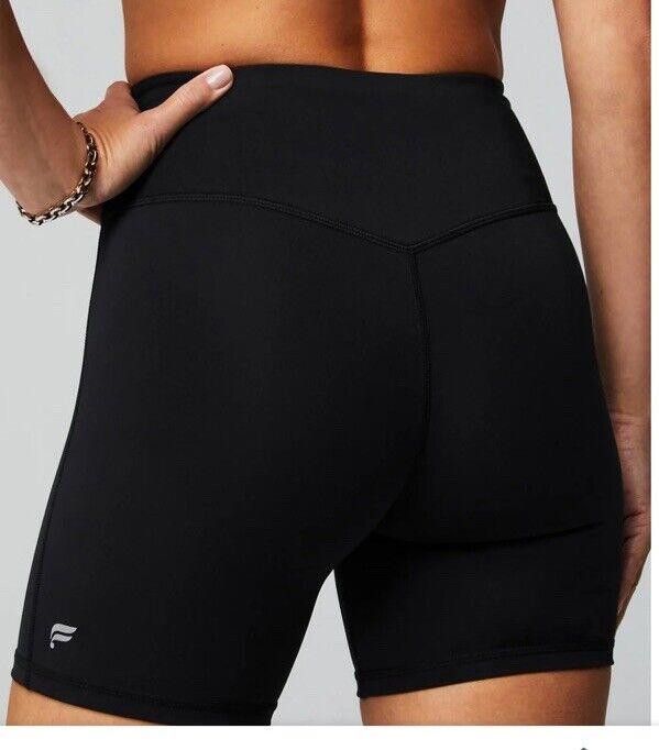 Designer Anywhere Motion High-Waisted Medium Ribbed Short Size 32" / US 10 / IT 46 - 1 Thumbnail