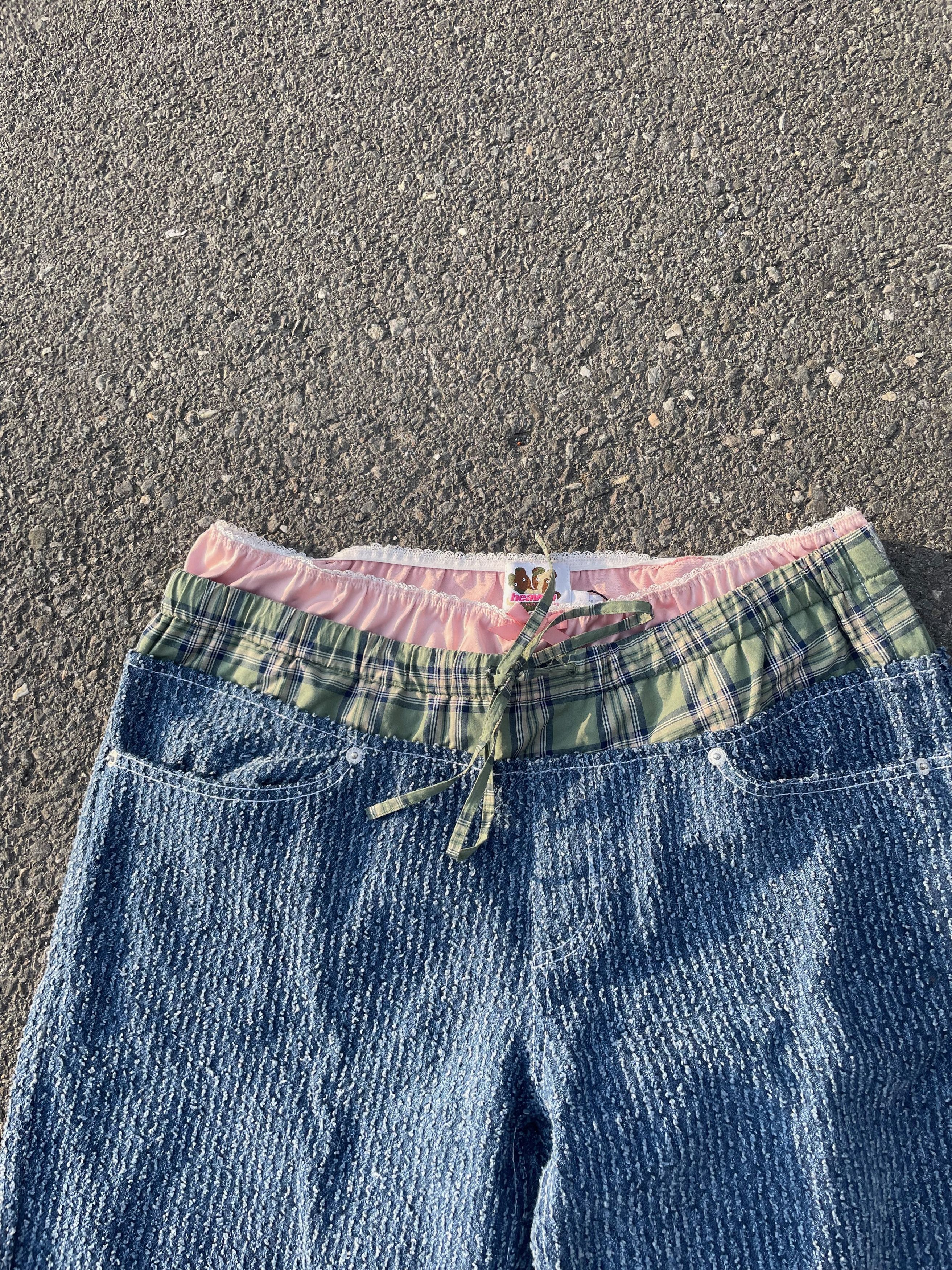 Heaven by Marc Jacobs Shredded Boxer Jeans from Heaven by Marc Jacobs Size 32" / US 10 / IT 46 - 3 Thumbnail