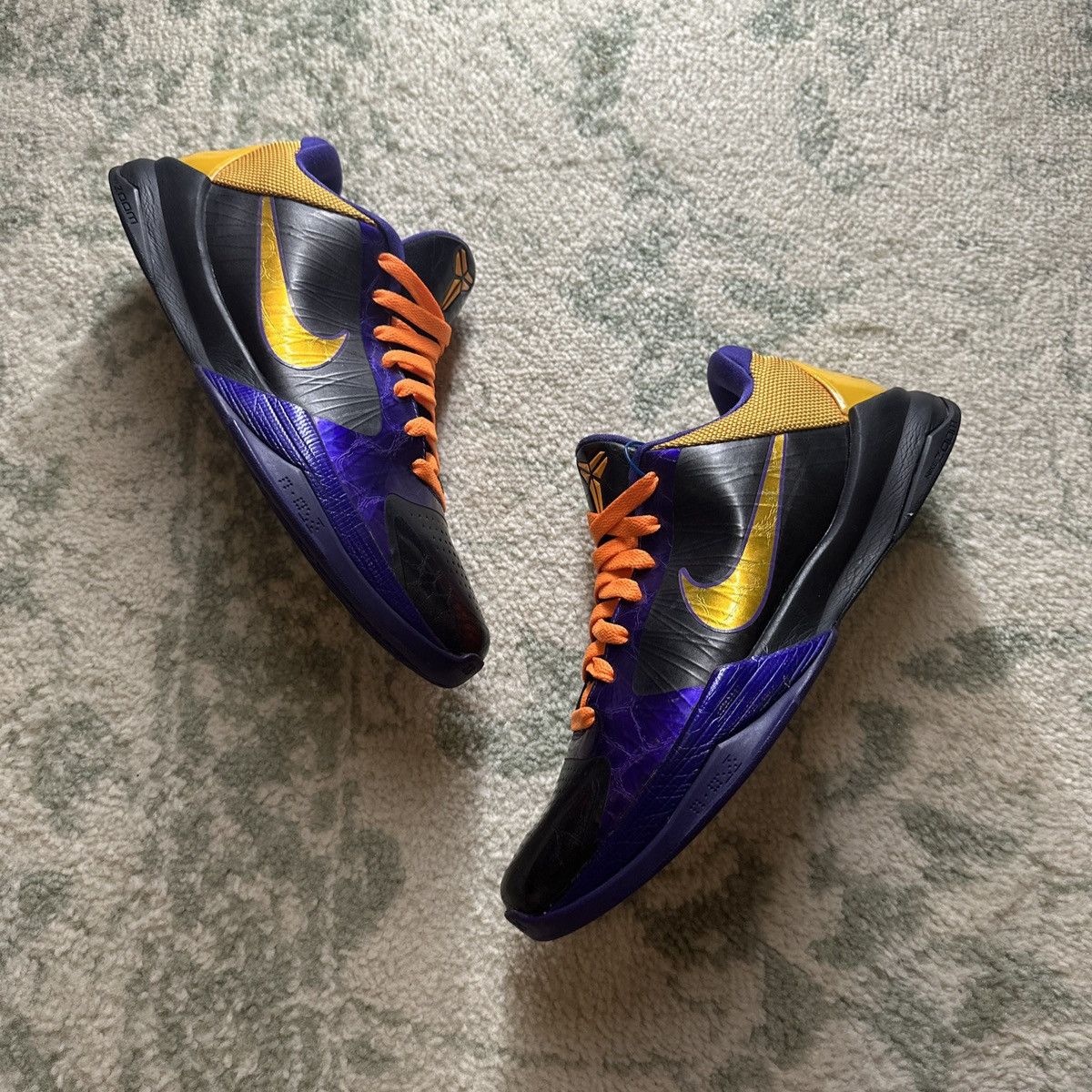 Nike Zoom Kobe Lakers Away