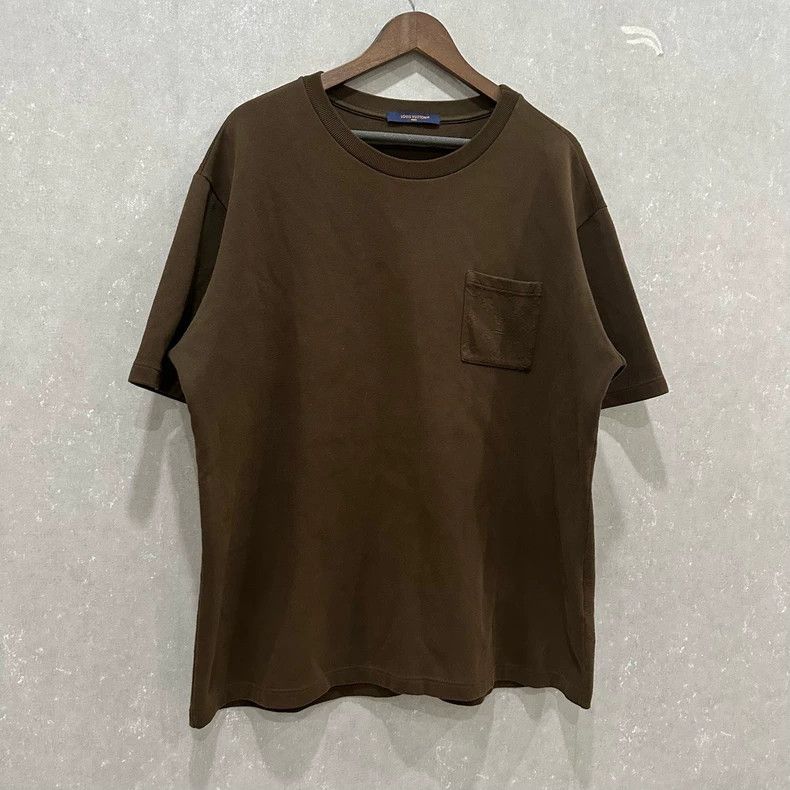 Louis Vuitton Louis Vuitton size 4l Short sleeves with logo on the back Size US XXL / EU 58 / 5 - 3 Thumbnail
