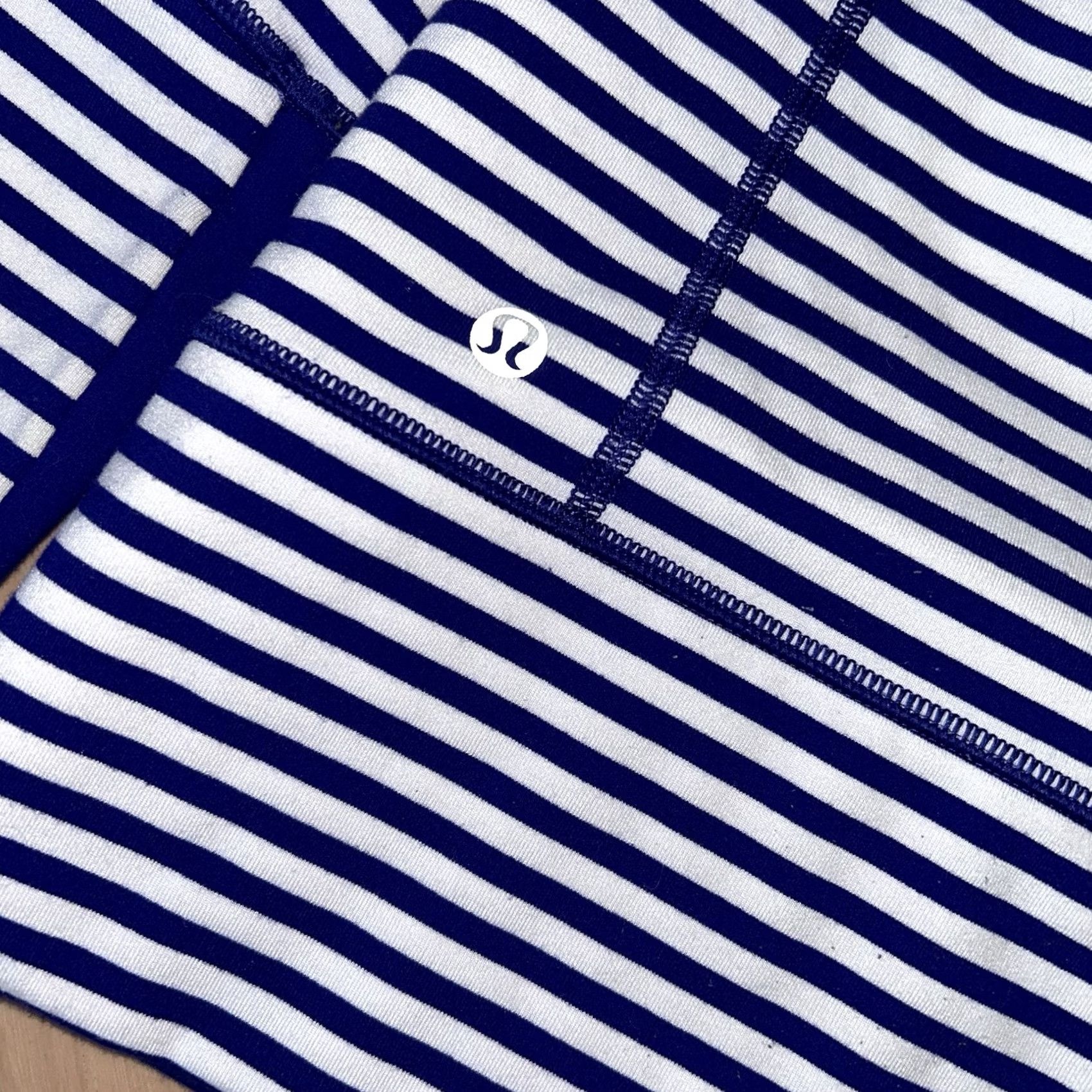 Lululemon Lululemon In Stride Striped Jacket Full Zip Mock Neck Women's 6 Athletic Blue White Jacket Women XS? Size M / US 6-8 / IT 42-44 - 4 Thumbnail