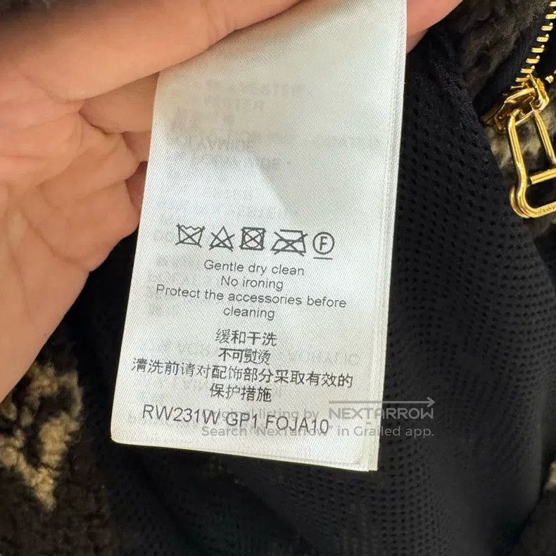 Louis Vuitton Louis Vuitton Black and yellow printed teddy jacket Size XS / US 0-2 / IT 36-38 - 4 Thumbnail