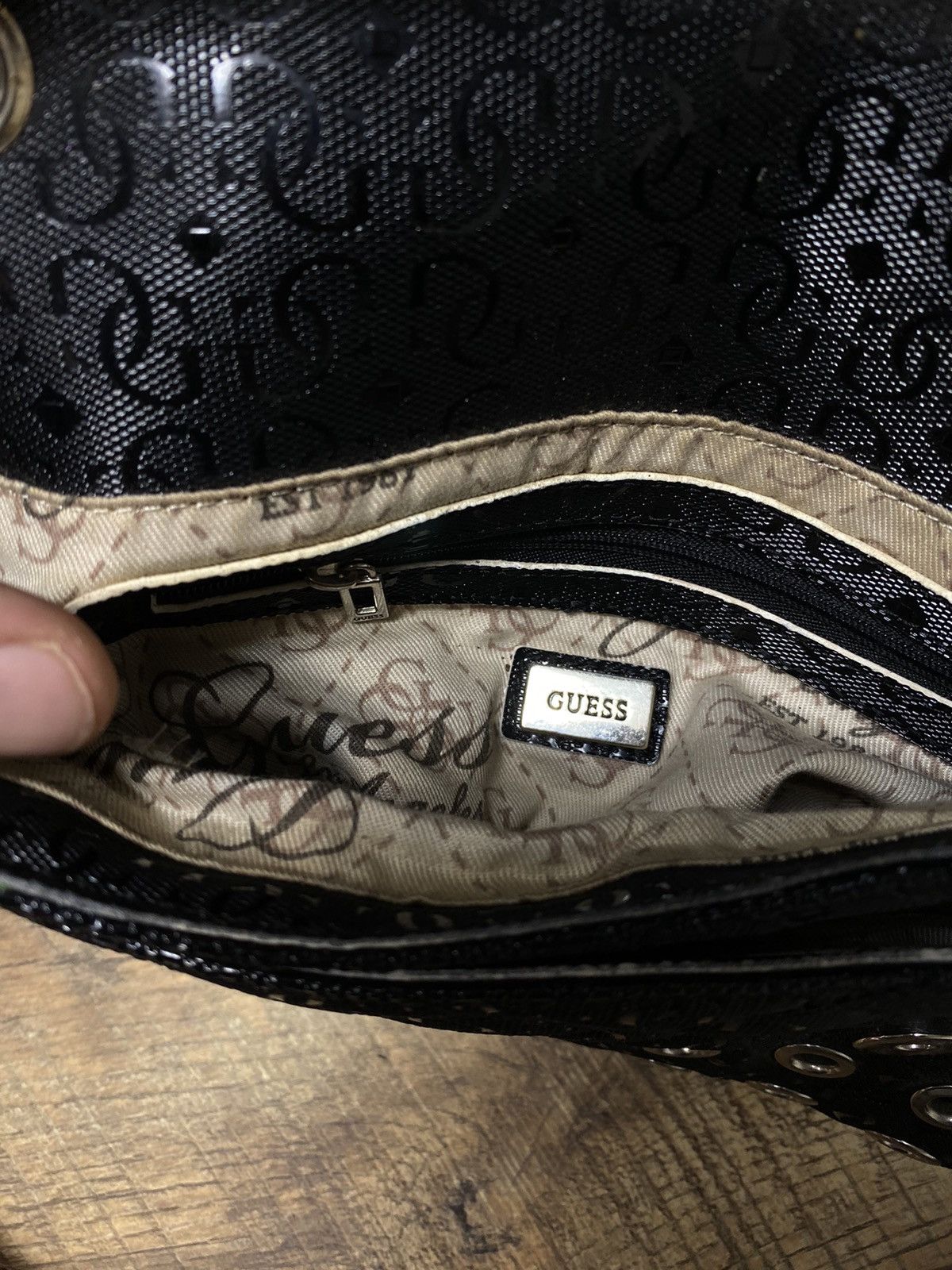 Designer × Guess × Vintage Guess Black Crossbody Bag with Grommets Stylish & Authentic Size ONE SIZE - 11 Thumbnail