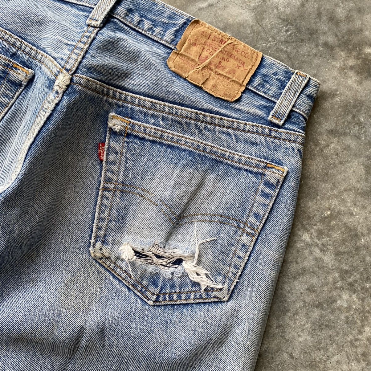 Levi's × Levi's Vintage Clothing × Vintage Vintage 90s Levis Distressed Denim w32 Size US 32 / EU 48 - 4 Thumbnail