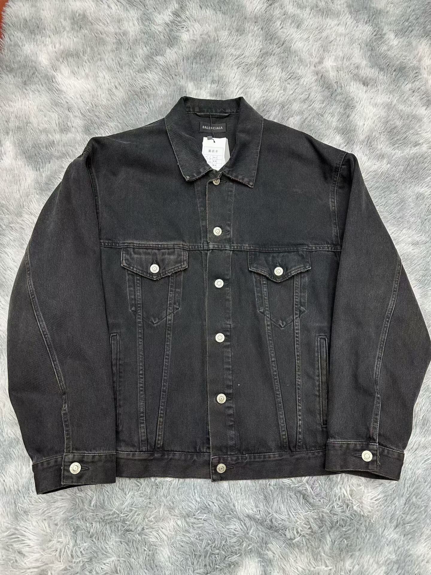 Balenciaga Balenciaga Double B Splatter Letter Jacket Size US S / EU 44-46 / 1 - 1 Thumbnail