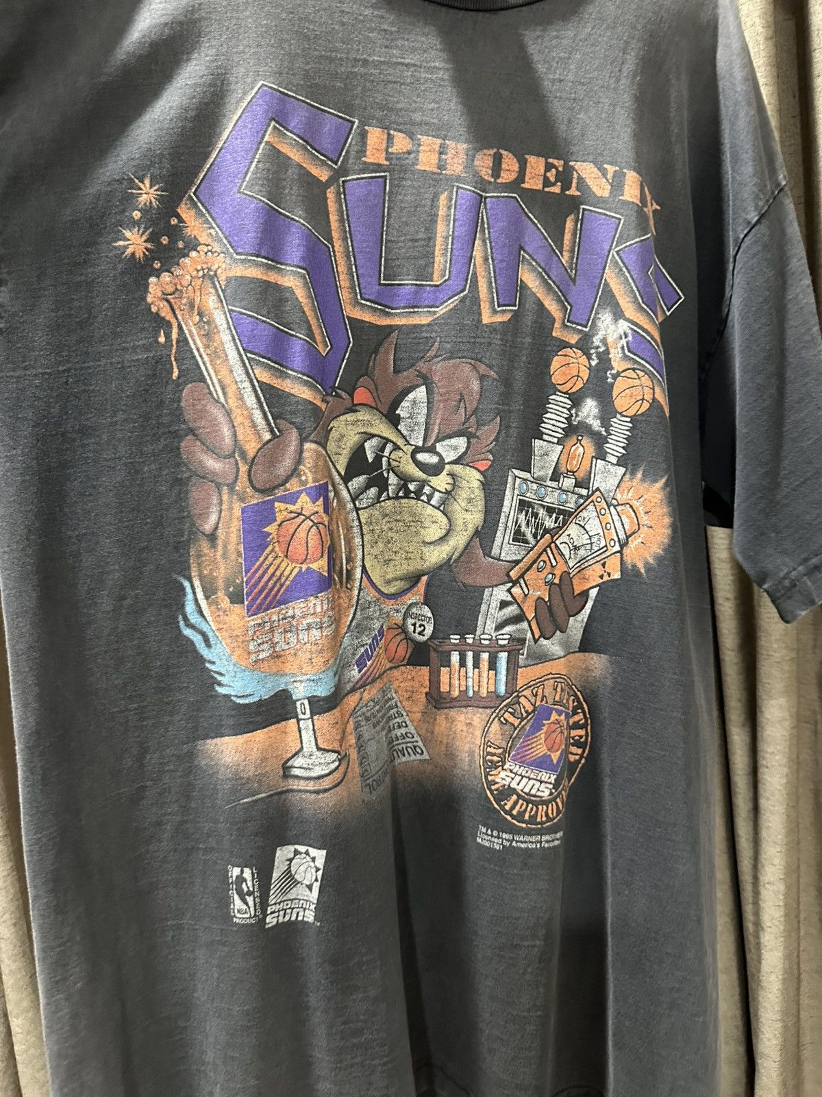 Vintage Vintage NBA Phoenix Suns Tazmania 1995 Size US L / EU 52-54 / 3 - 4 Thumbnail