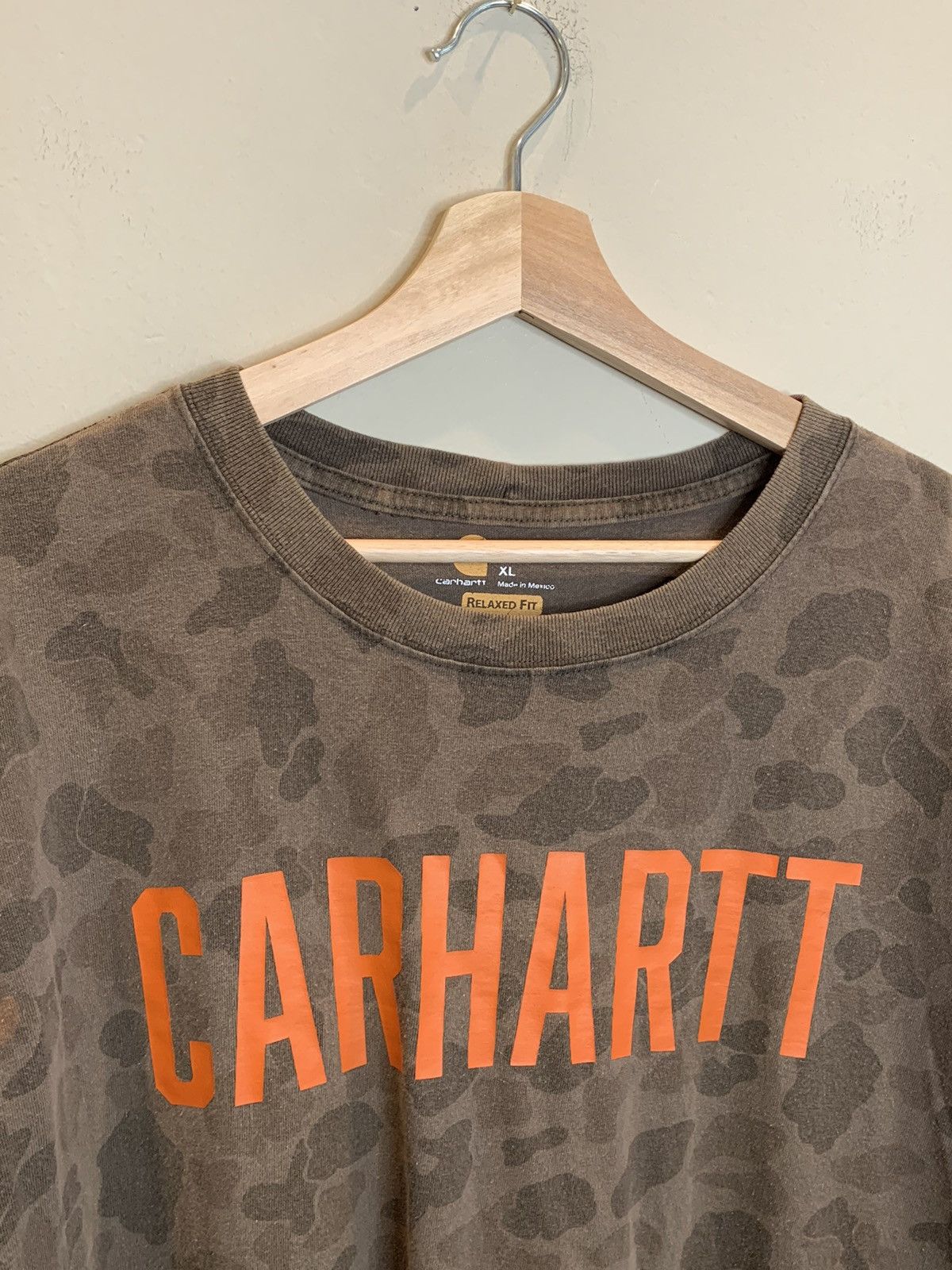 Carhartt *RARE* Carhartt Duck Camo Collegiate Spellout T-Shirt - XL Size US XL / EU 56 / 4 - 2 Thumbnail