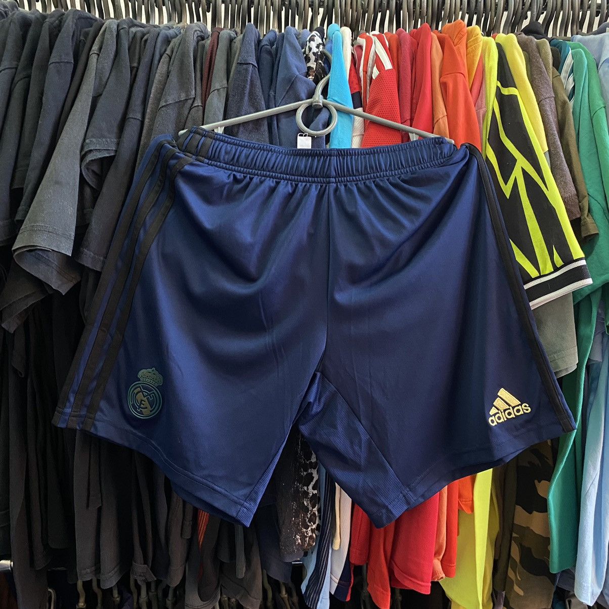 Adidas Vintage Adidas Fc Real Madrid Small logo team soccer shorts Size US 30 / EU 46 - 1 Thumbnail
