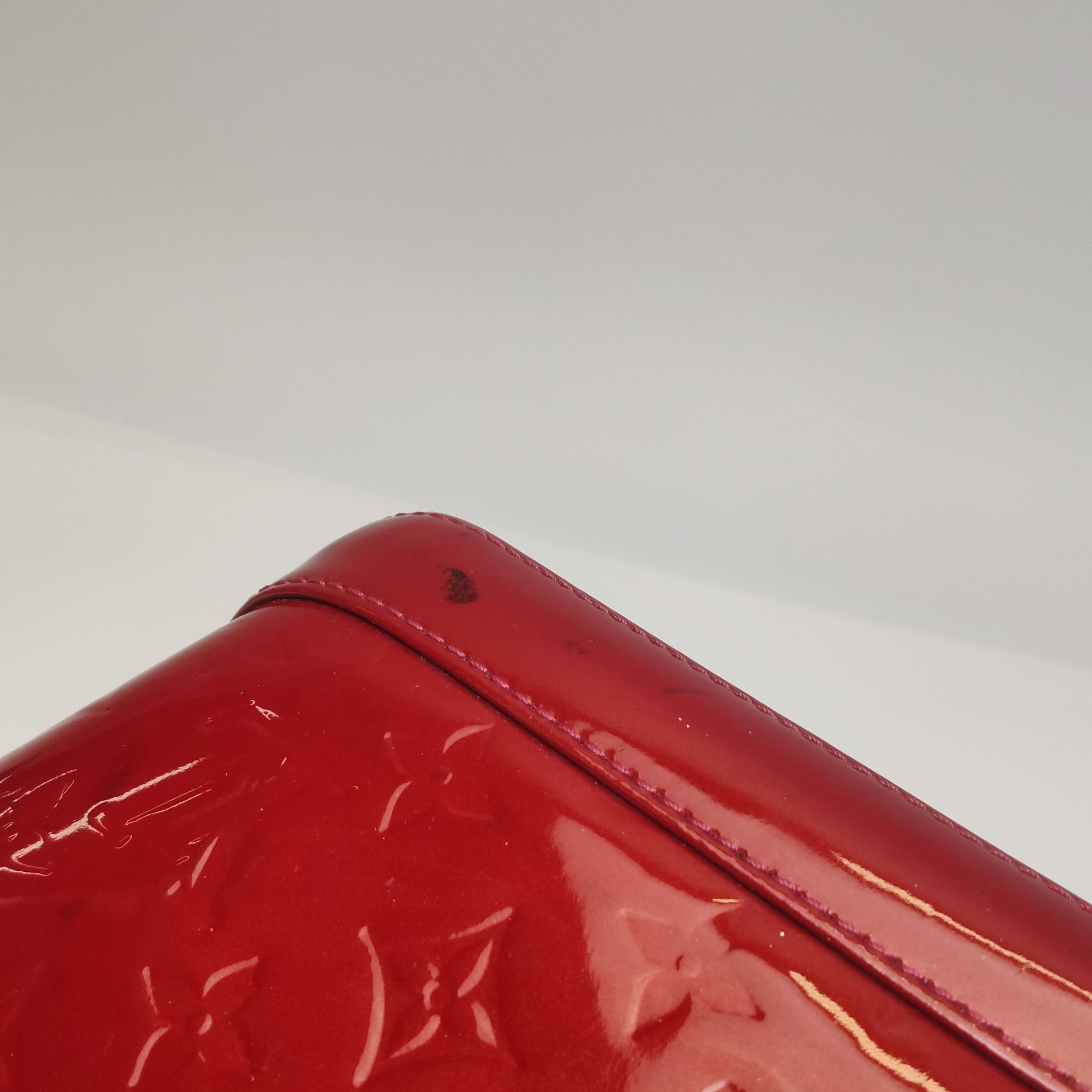 Louis Vuitton Louis Vuitton (LV) AlmaBB patent leather solid color emboss Size ONE SIZE - 5 Thumbnail