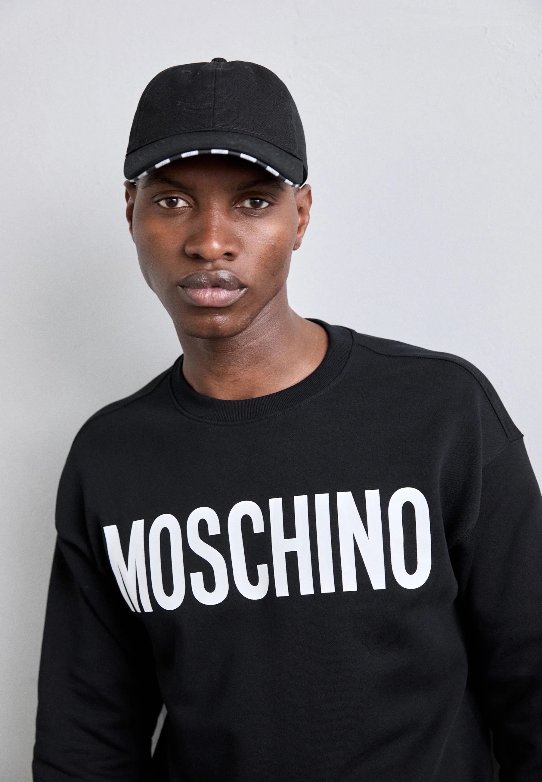 Moschino o1s22i1n0924 Crewneck Sweatshirt in Black Size US S / EU 44-46 / 1 - 2 Thumbnail