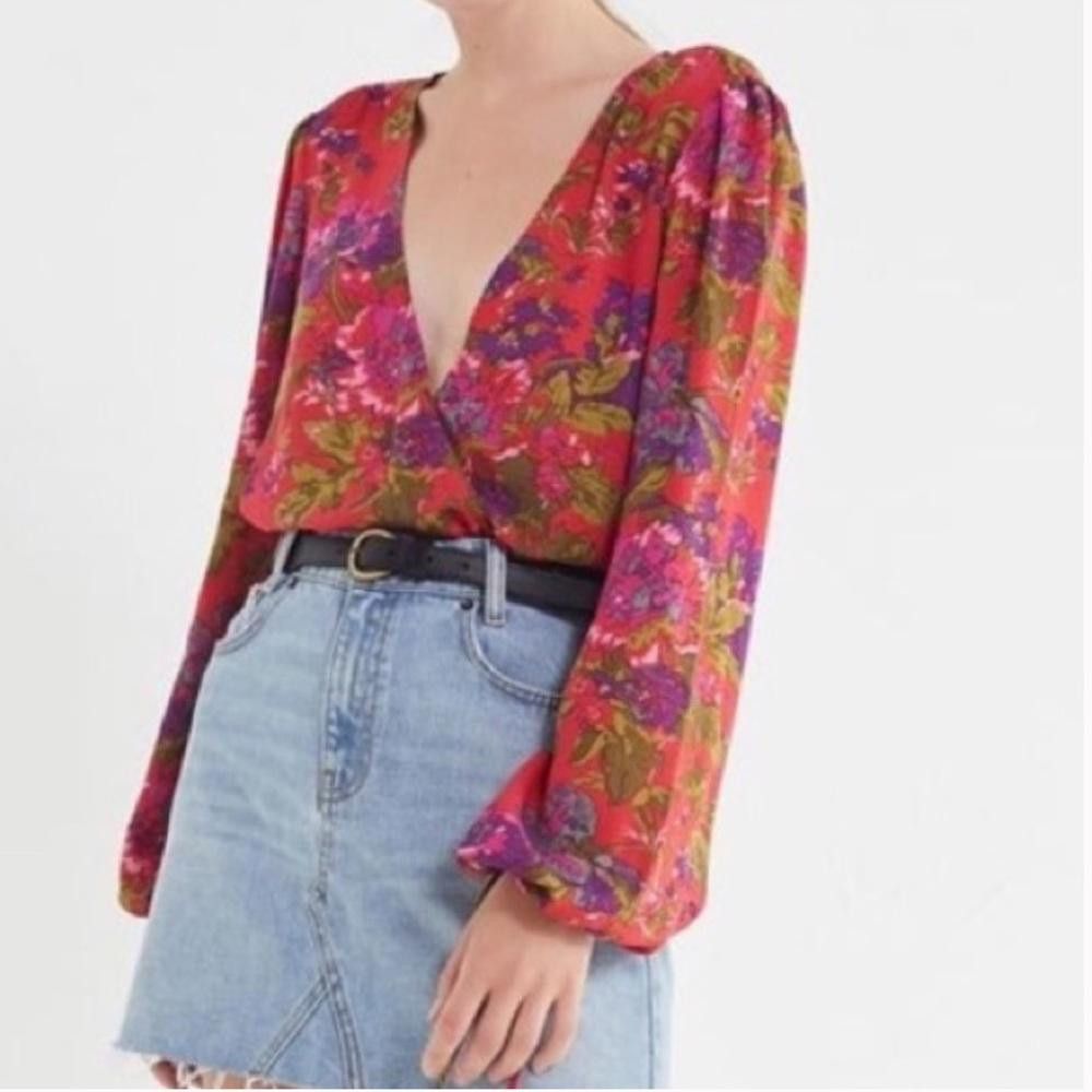 Urban Outfitters Urban Outfitter l Georgie Surplice Floral Blouse Size Small Size S / US 4 / IT 40 - 1 Thumbnail